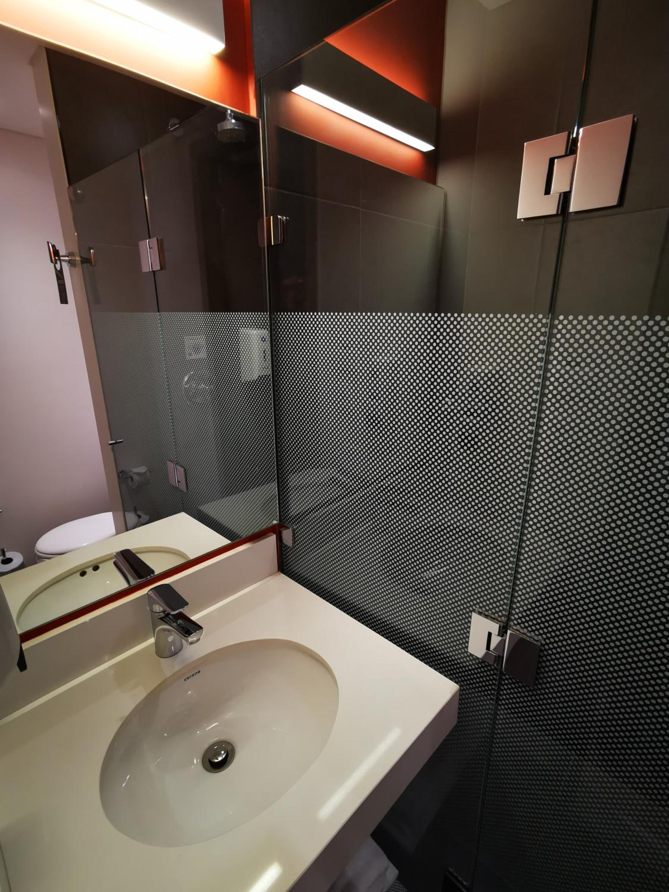 Standard Twin Room - Photo 5