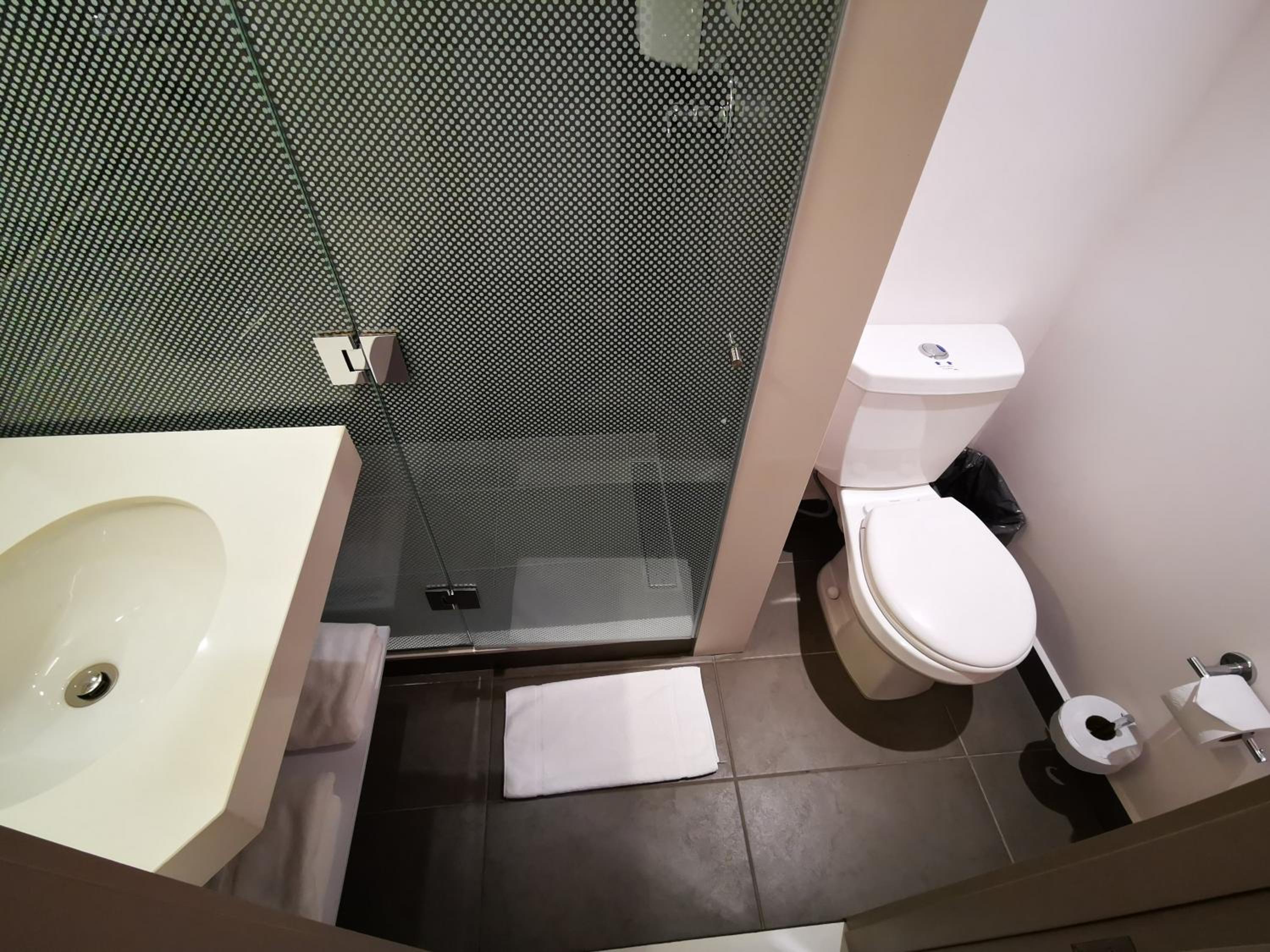 Standard Twin Room - Photo 4