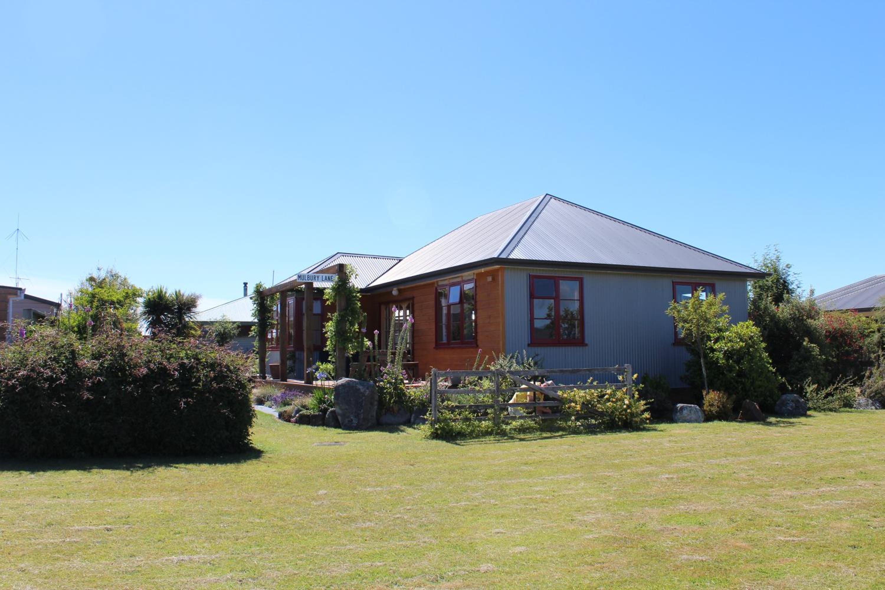 Two-Bedroom House - Photo 1
