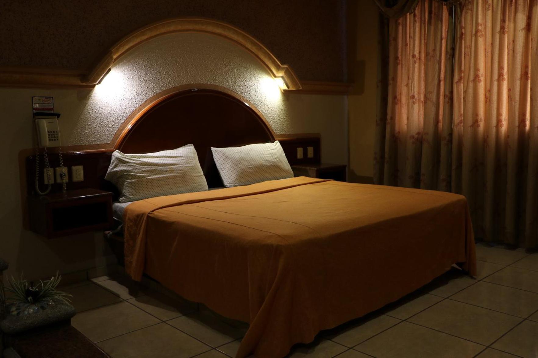 Standard King Room - Photo 4