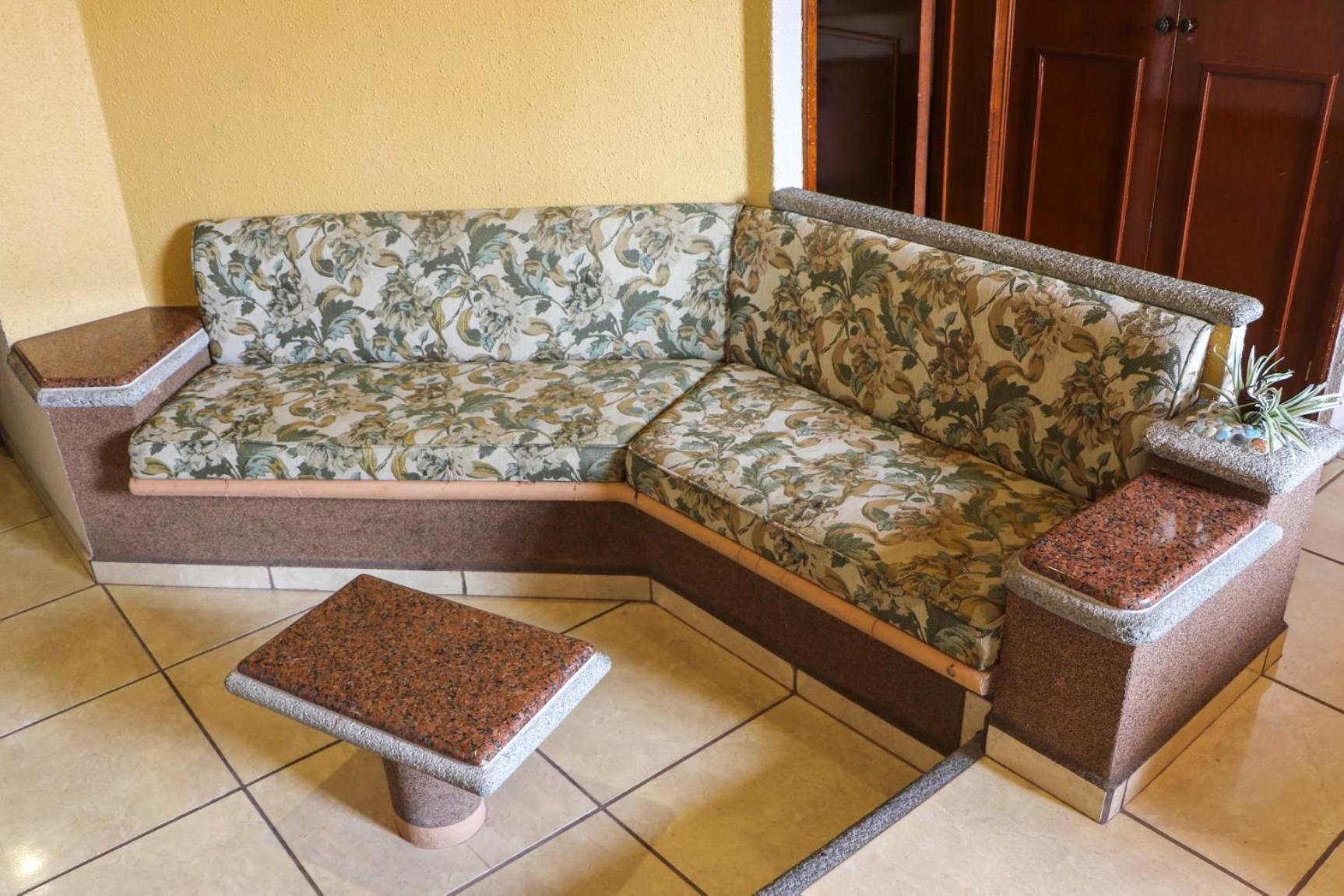 Standard King Room - Photo 17