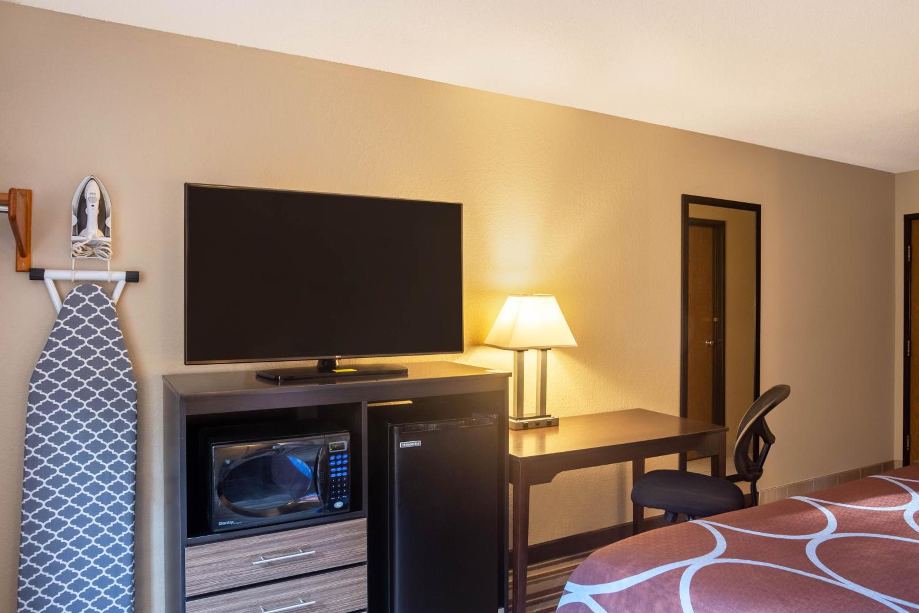 King Room - Non-Smoking - Photo 1