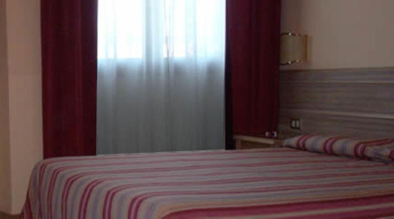 Double Room - Photo 7