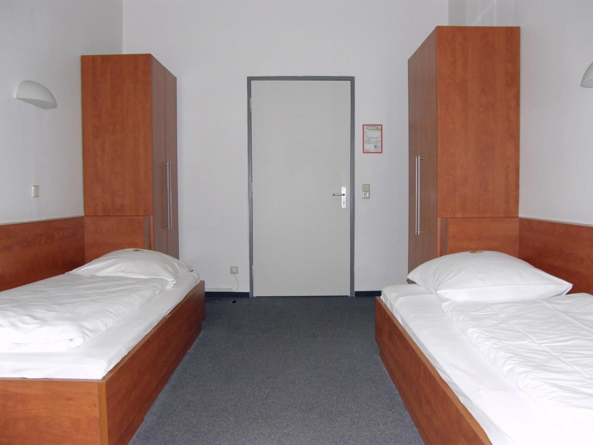 Twin Room - Photo 6