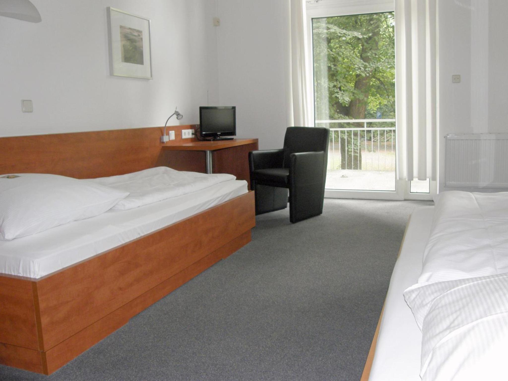 Twin Room - Photo 3