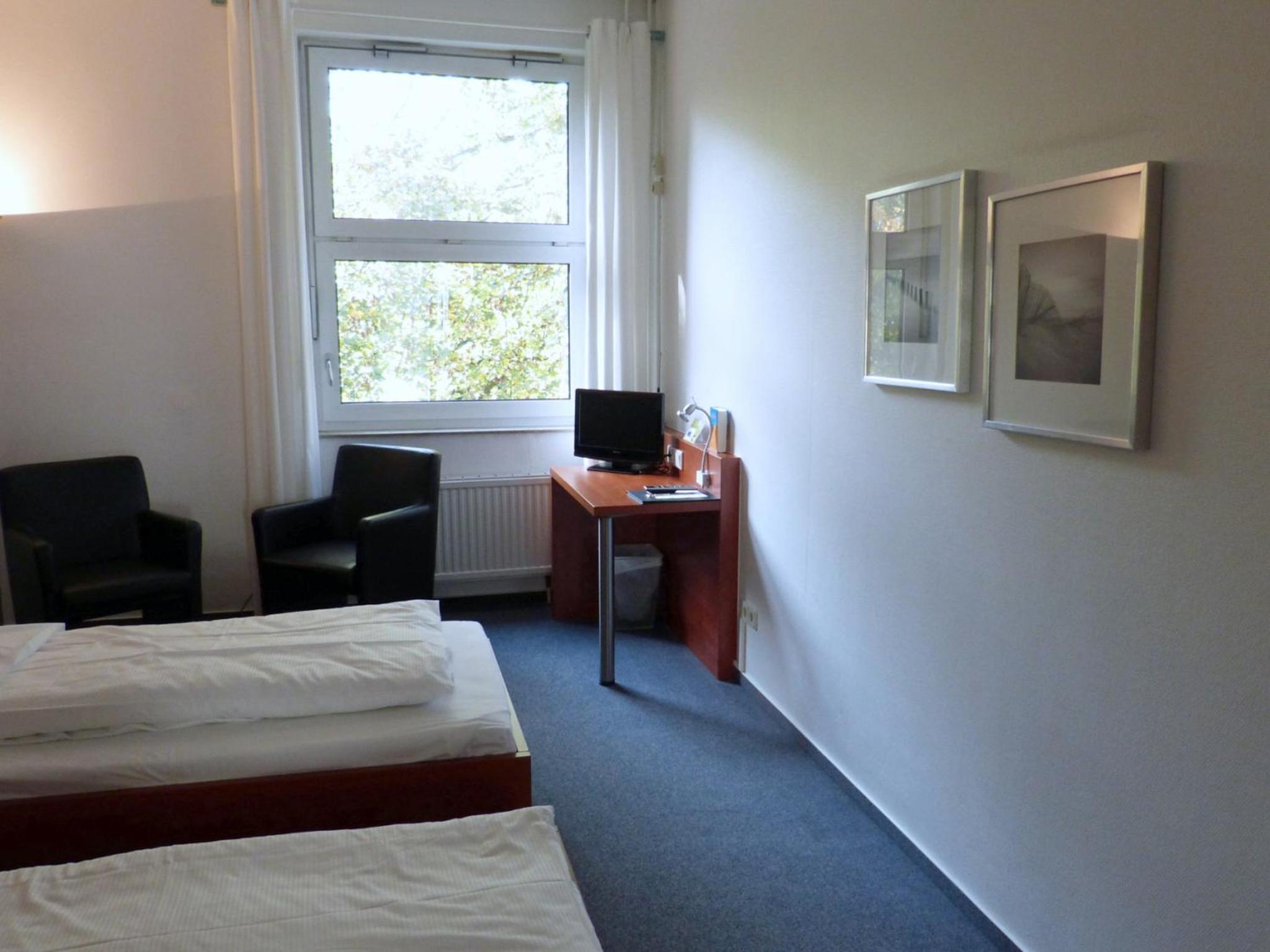 Twin Room - Photo 4
