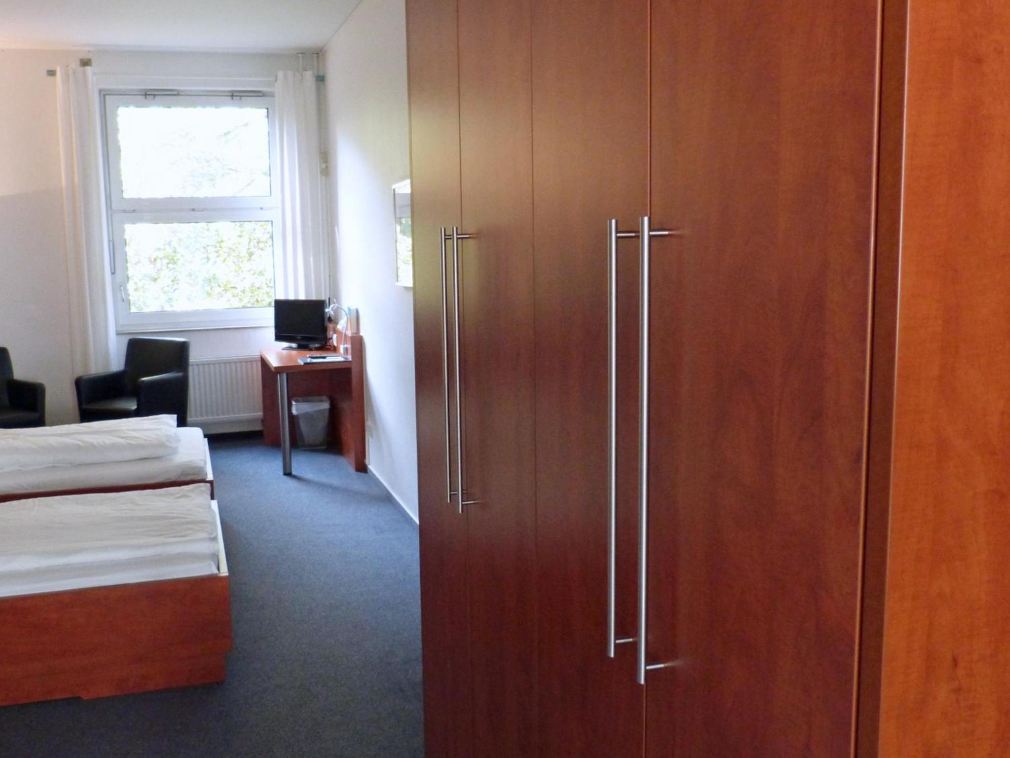 Twin Room - Photo 5