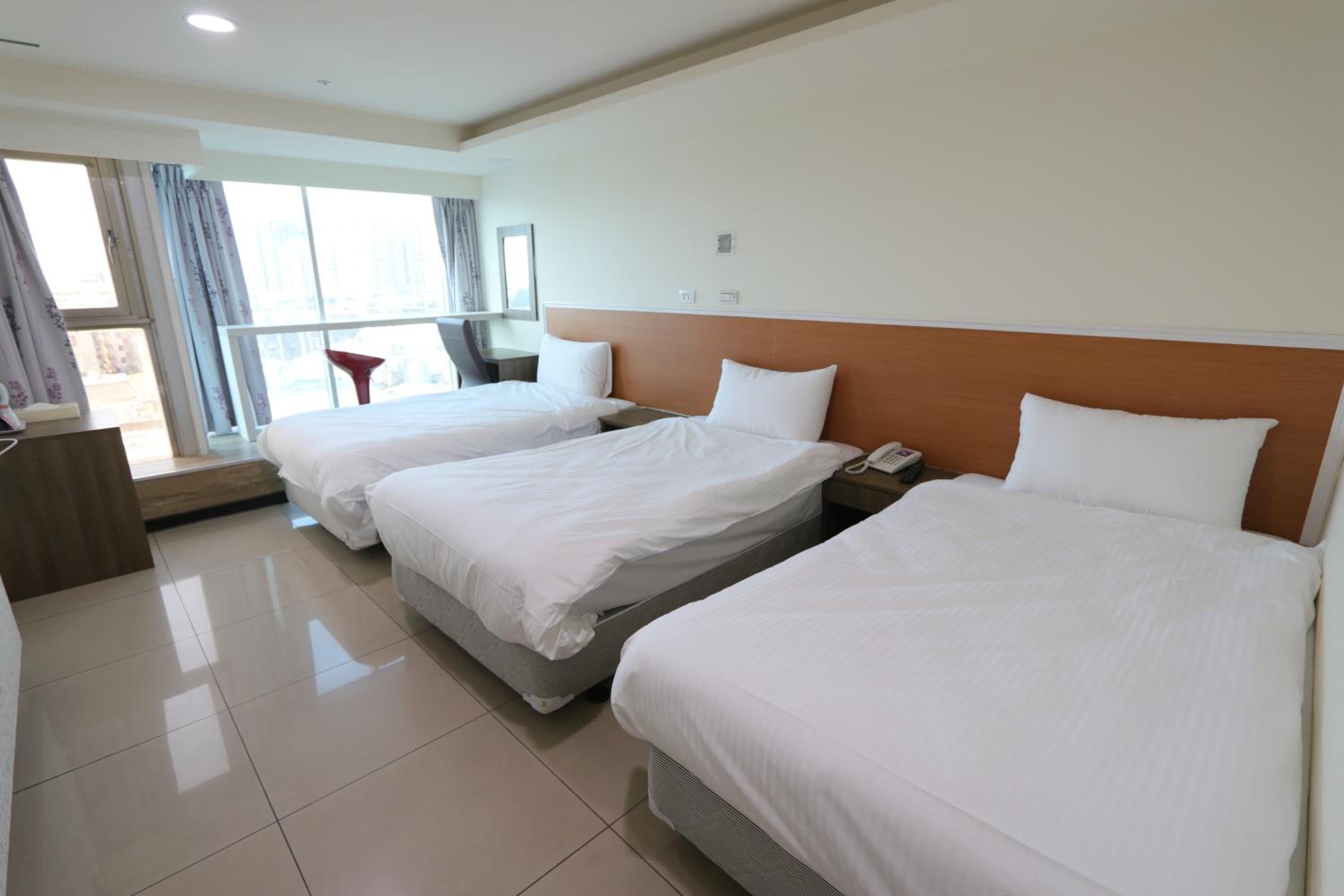 Deluxe Triple Room - Photo 8