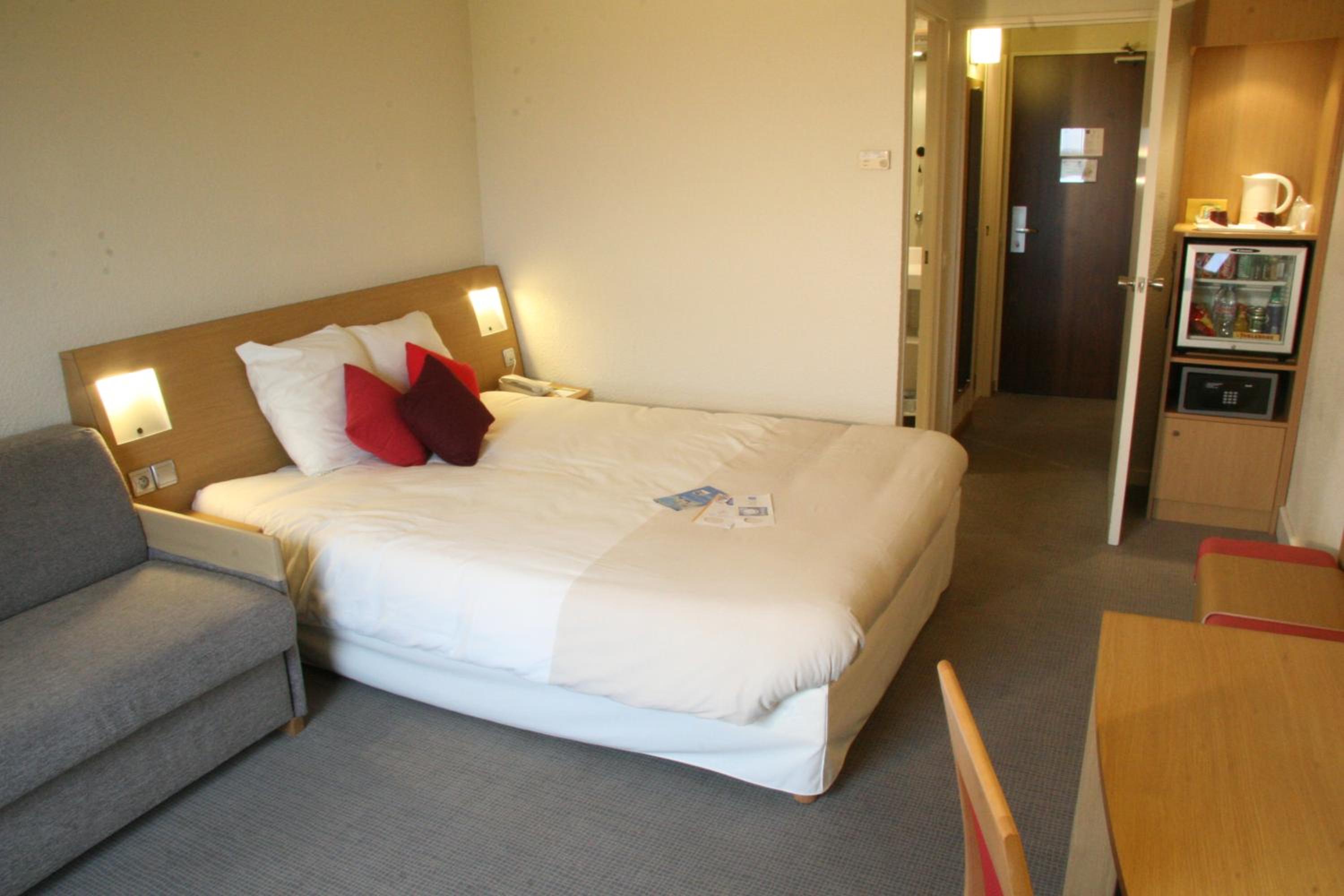 Standard Double Room with Double Sofa Bed - Photo 3
