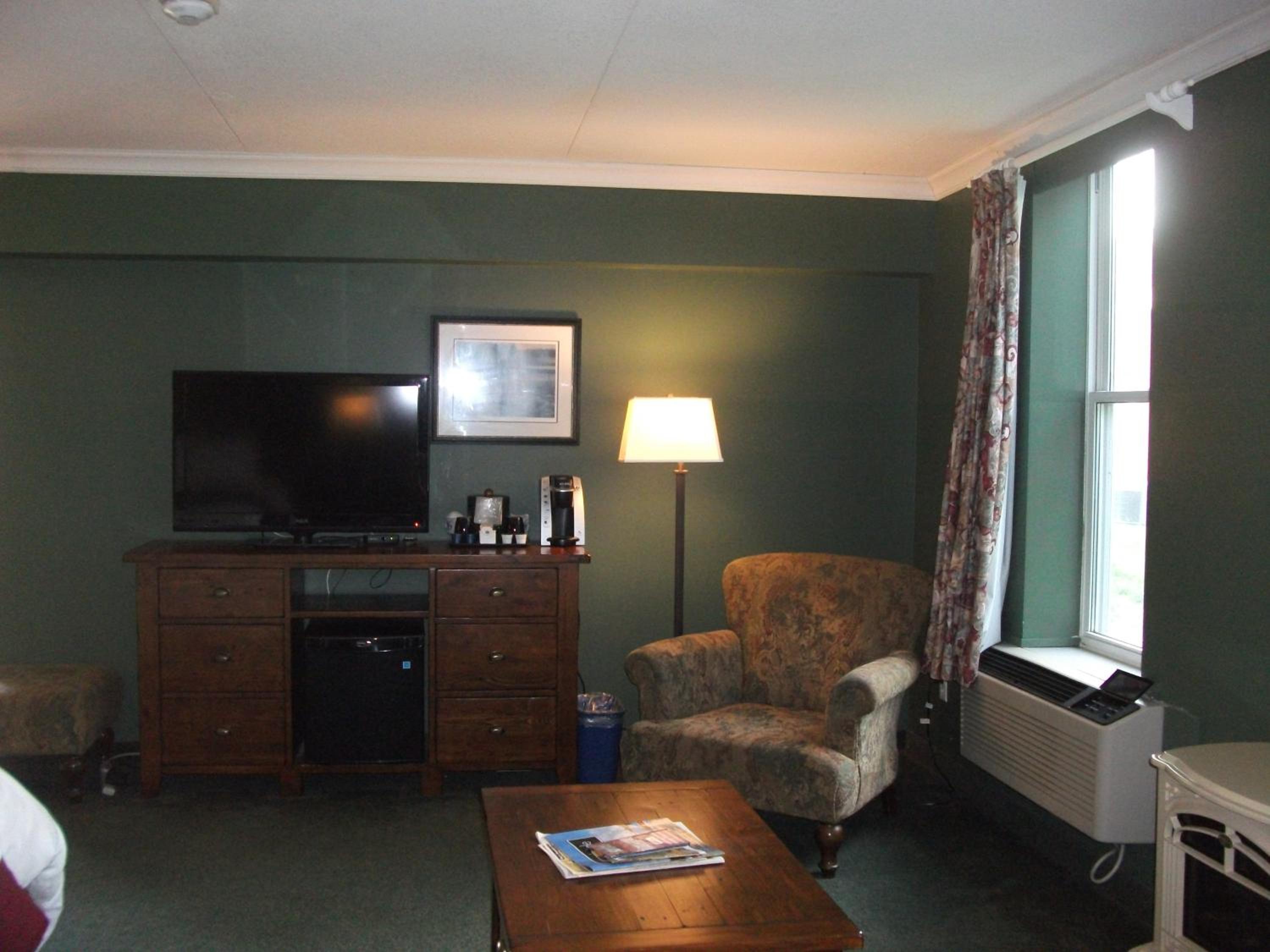King Room - Non-Smoking - Photo 6