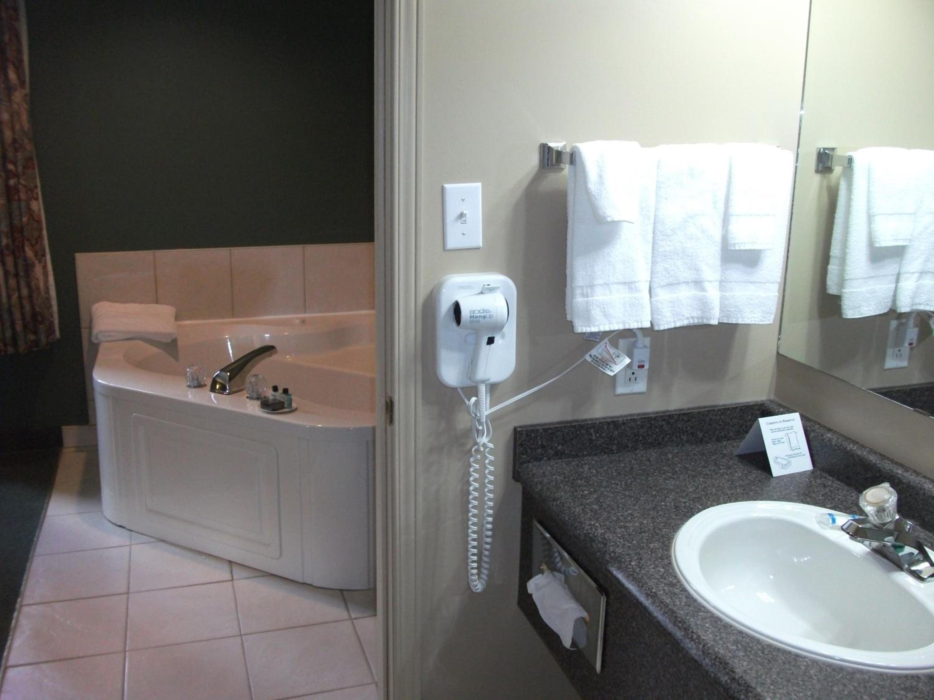 King Room - Non-Smoking - Photo 8