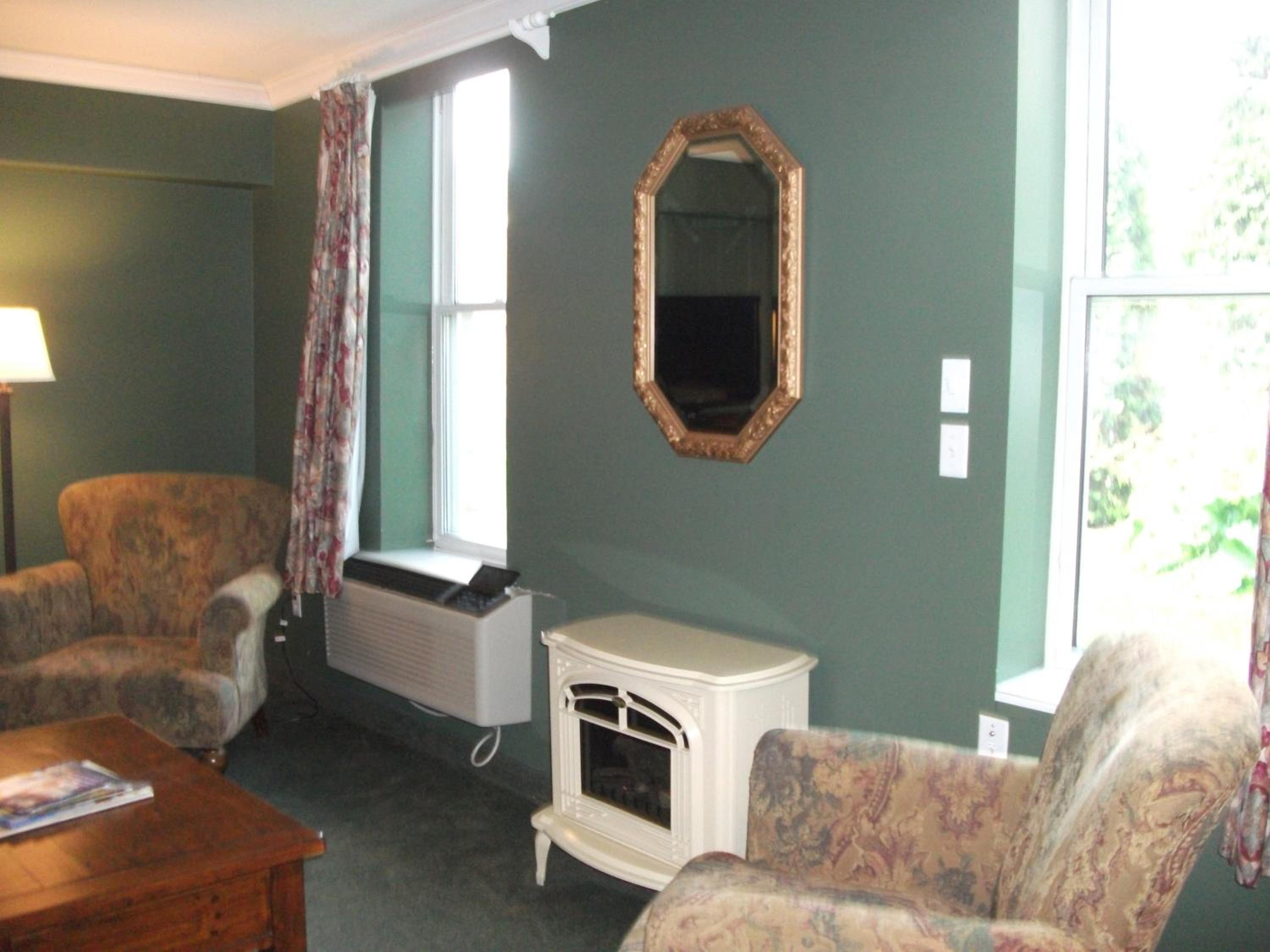 King Room - Non-Smoking - Photo 9