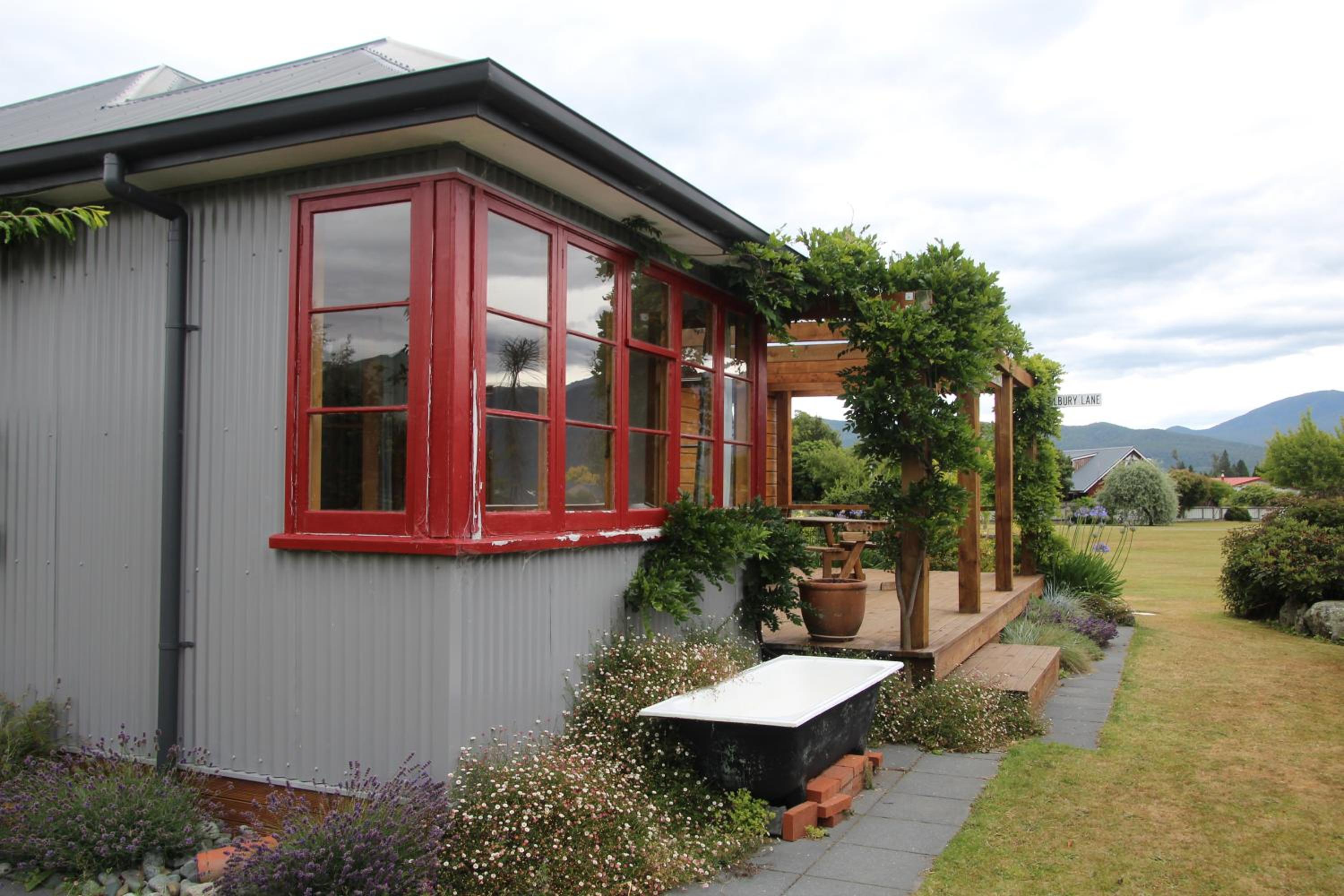 Two-Bedroom House - Photo 10