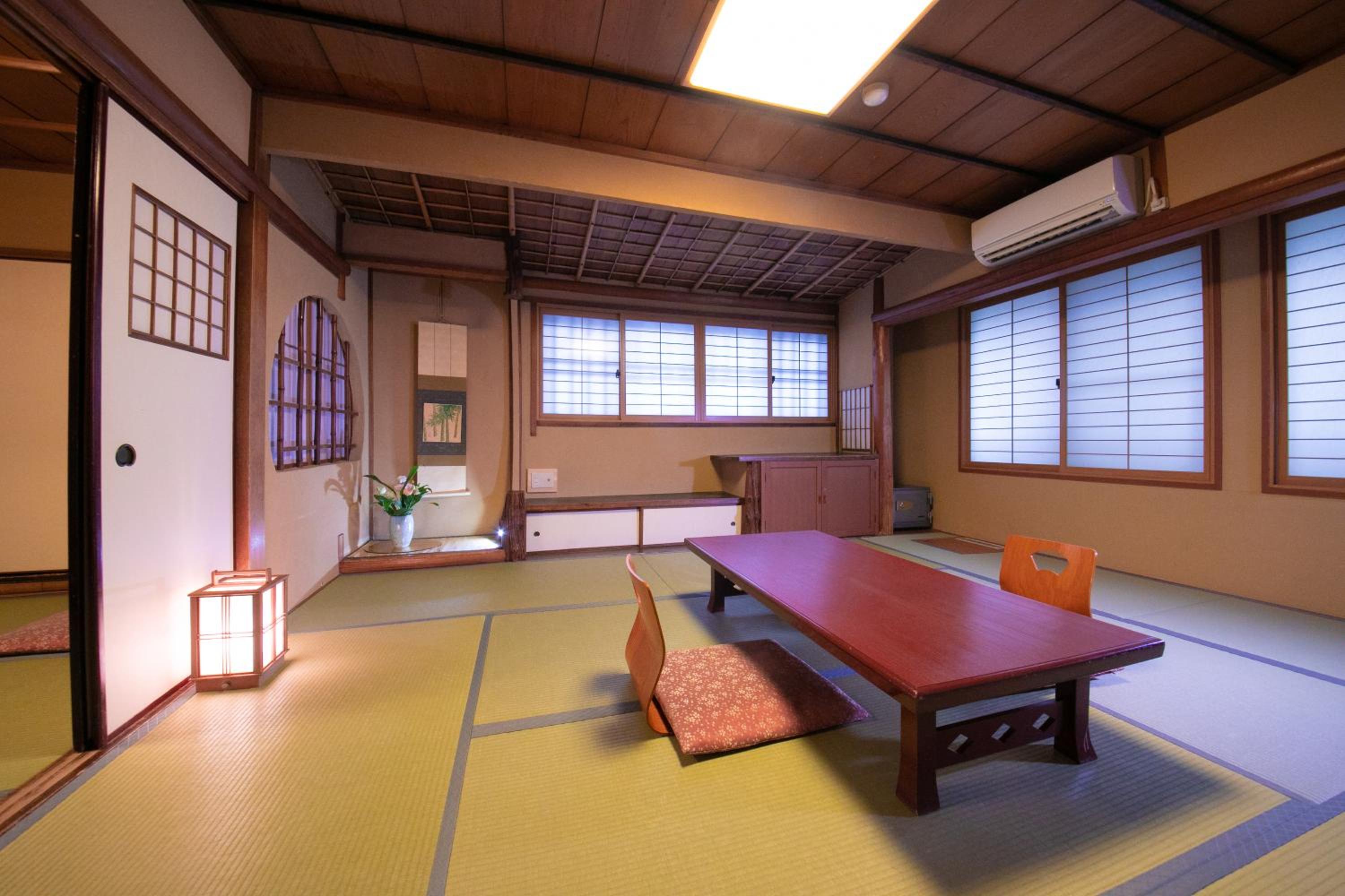 Group Room with Shared Bathroom photo 2