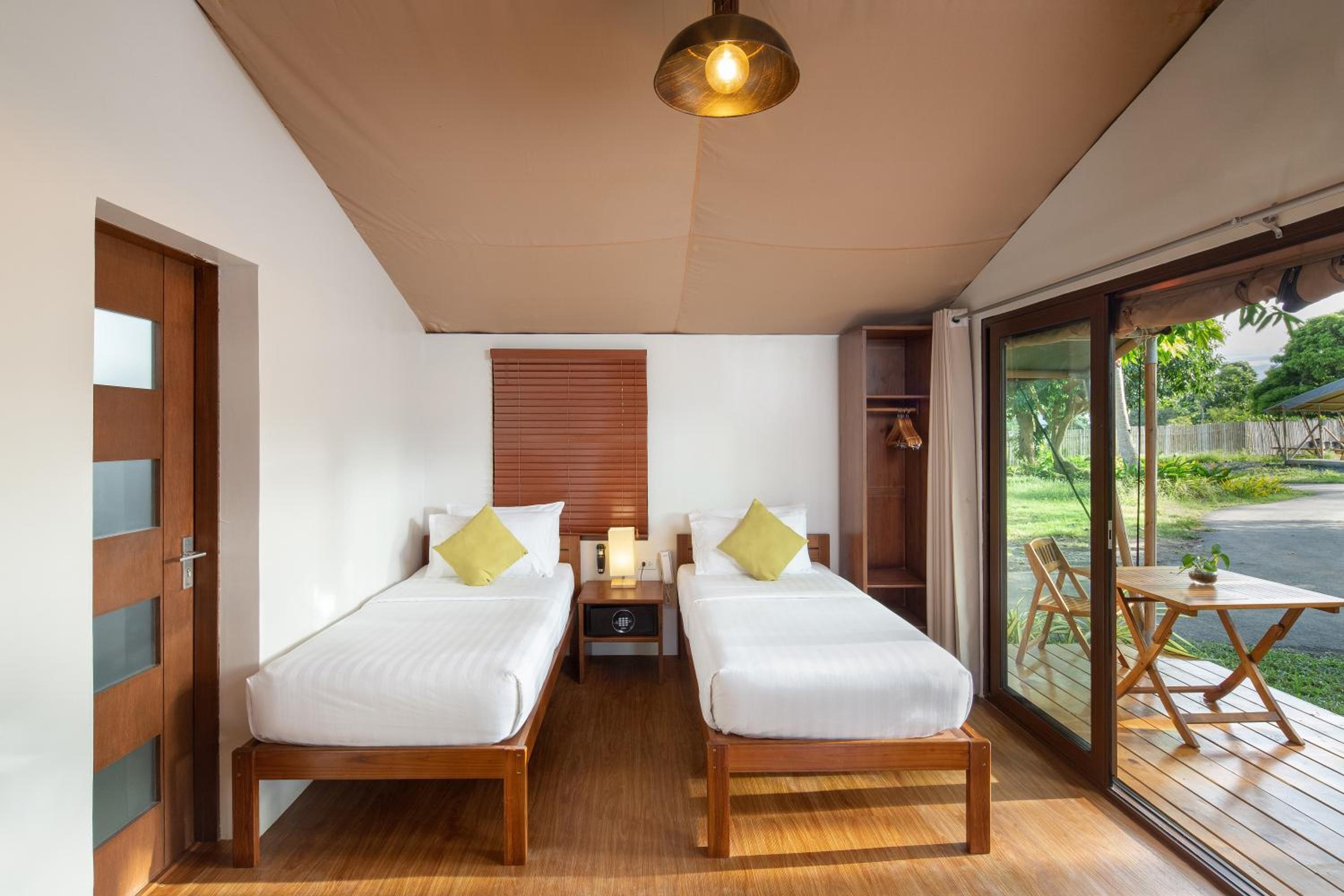 Double Cabin - Photo 1