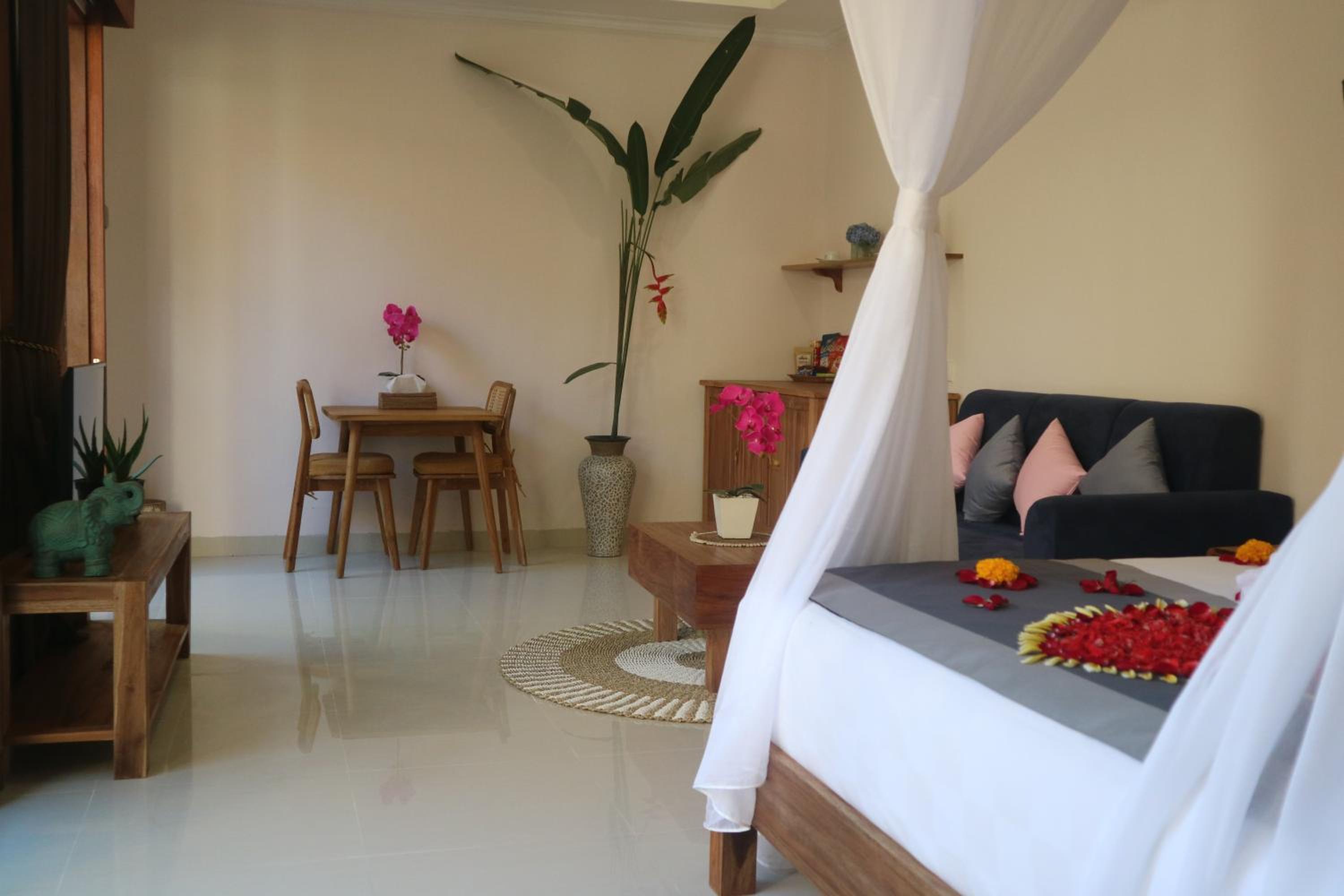 Junior Suite with Private Pool - Photo 30