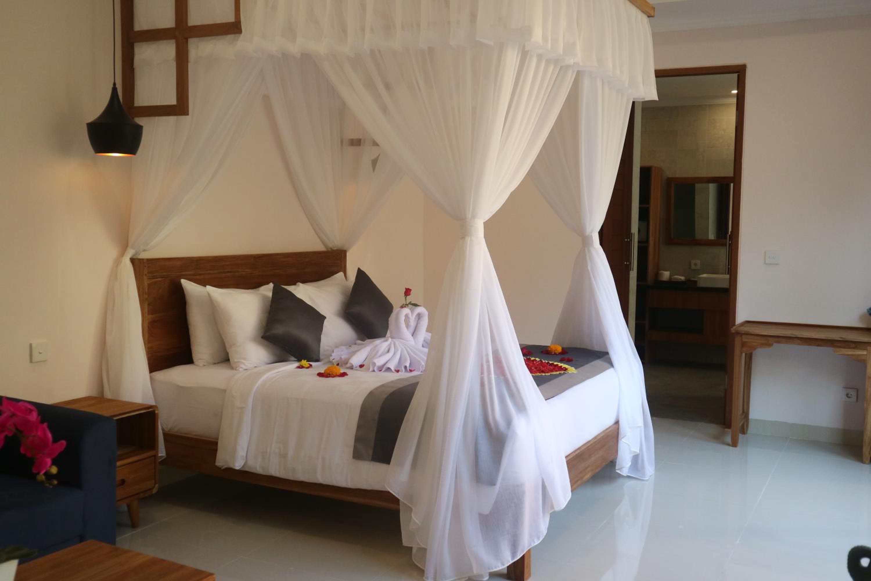 Junior Suite with Private Pool - Photo 28