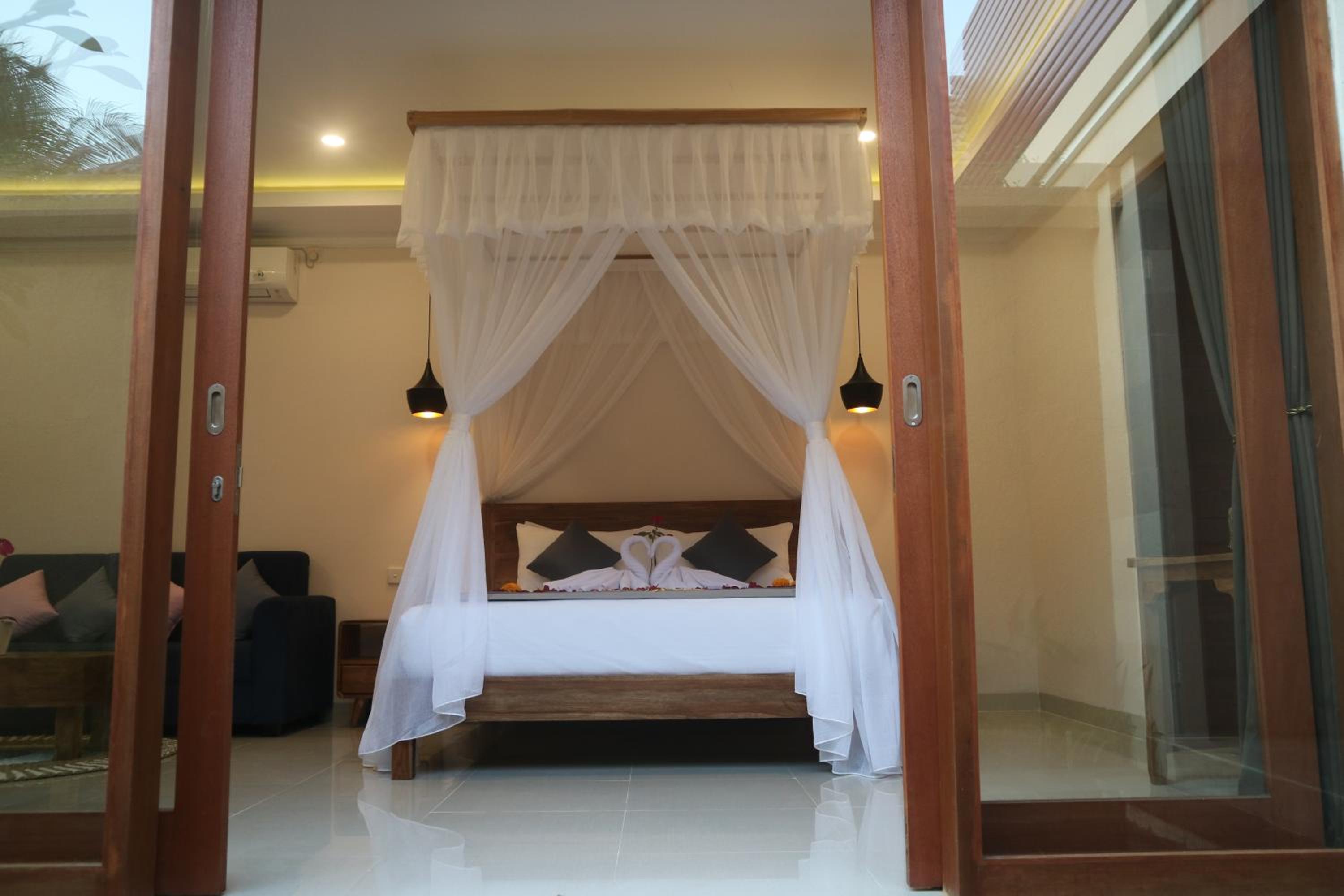 Junior Suite with Private Pool - Photo 23