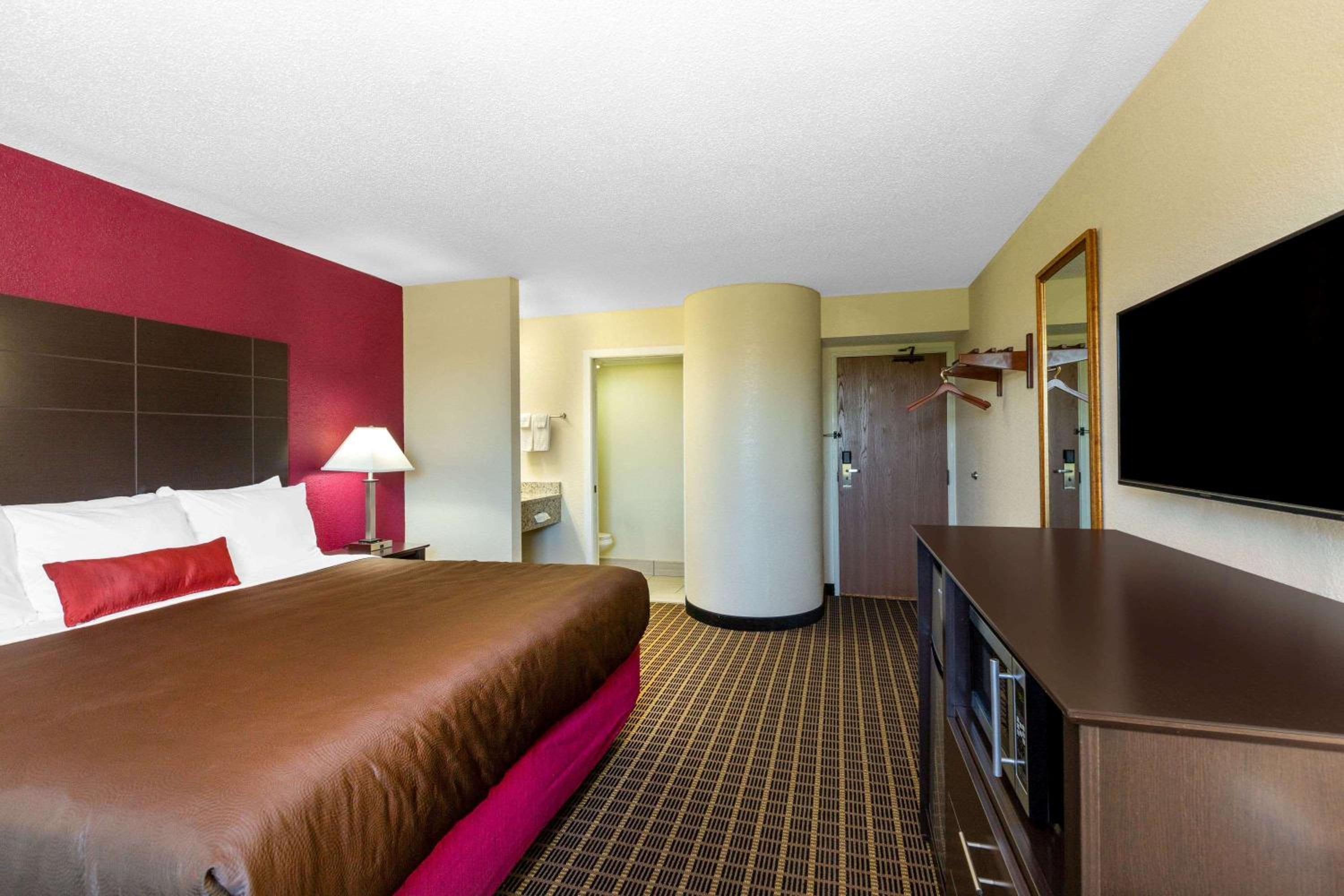 King Room - Non-Smoking - Photo 1