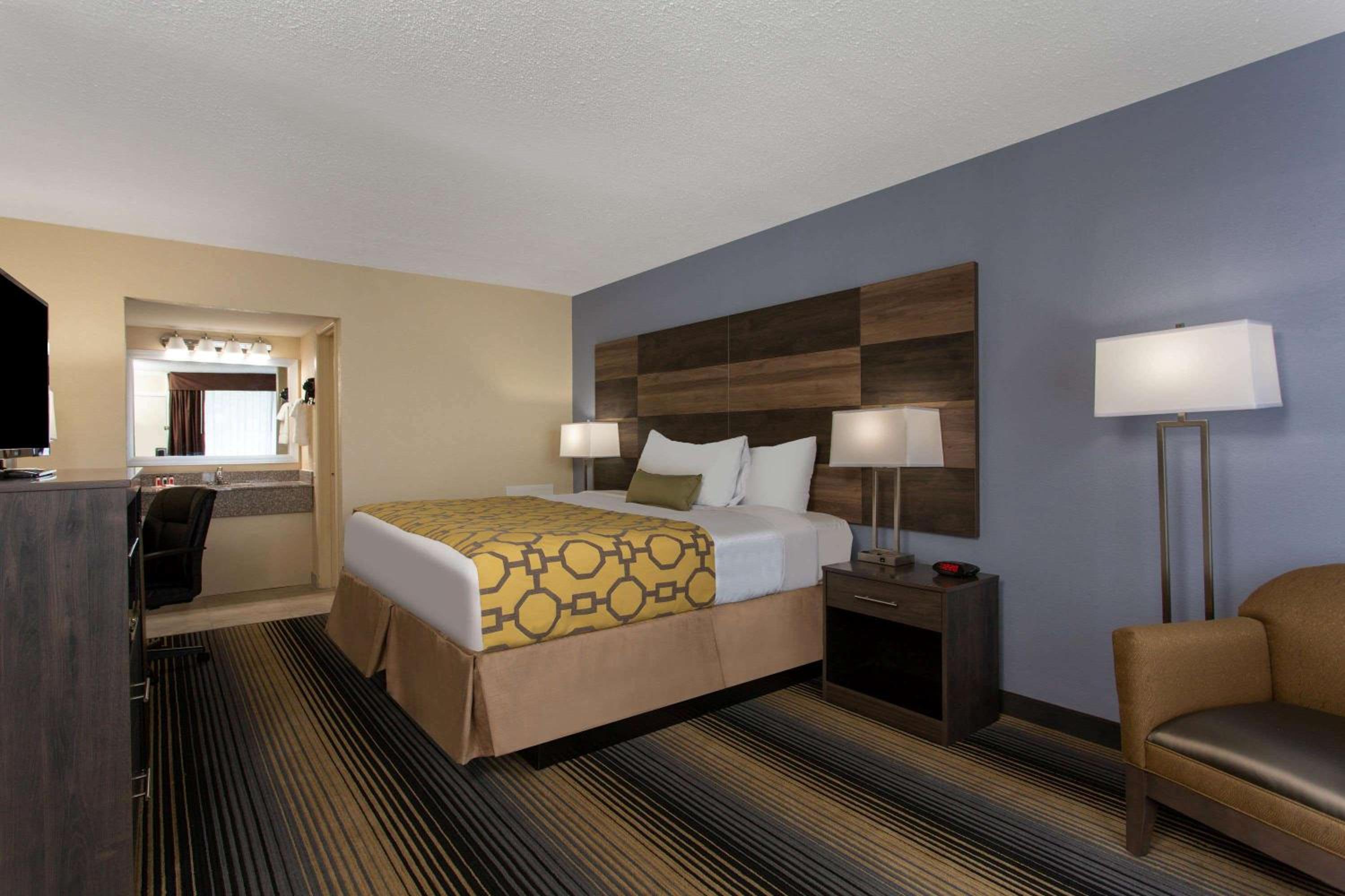 King Room - Non-Smoking photo 1