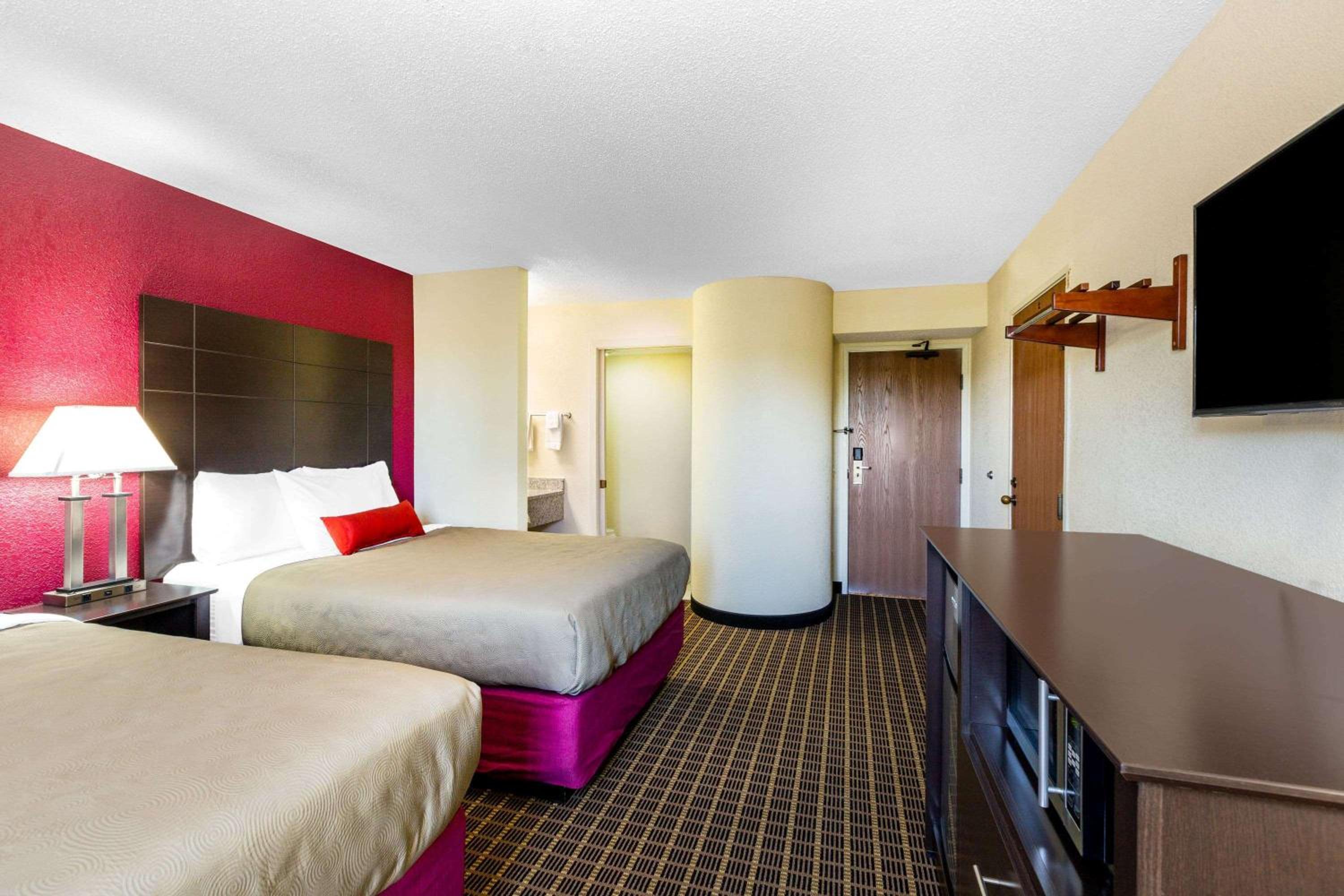Double Room with Two Double Beds - Non-Smoking - Photo 3