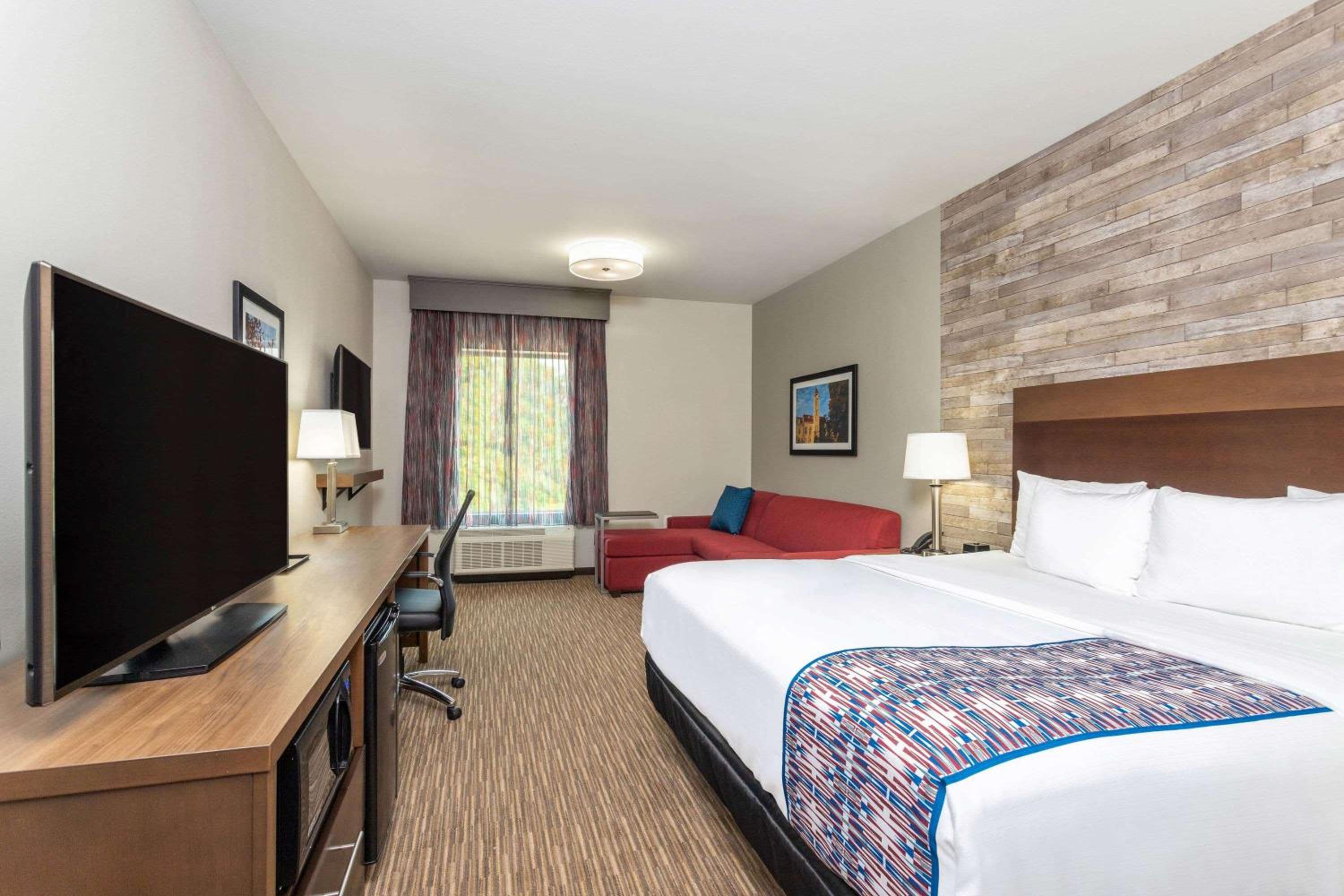 King Room - Non-Smoking - Photo 2