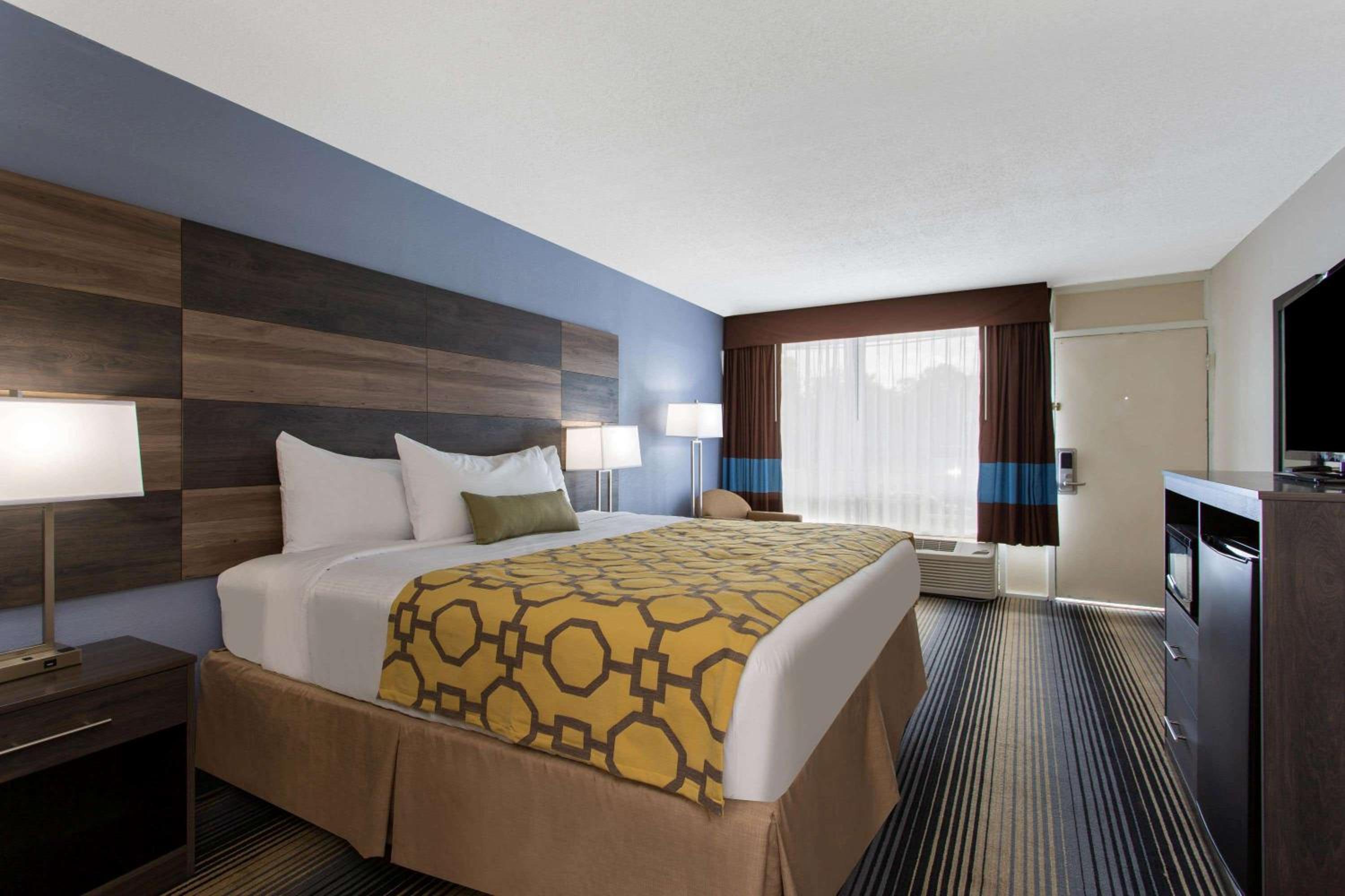 King Room - Mobility Access/Non-Smoking photo 3