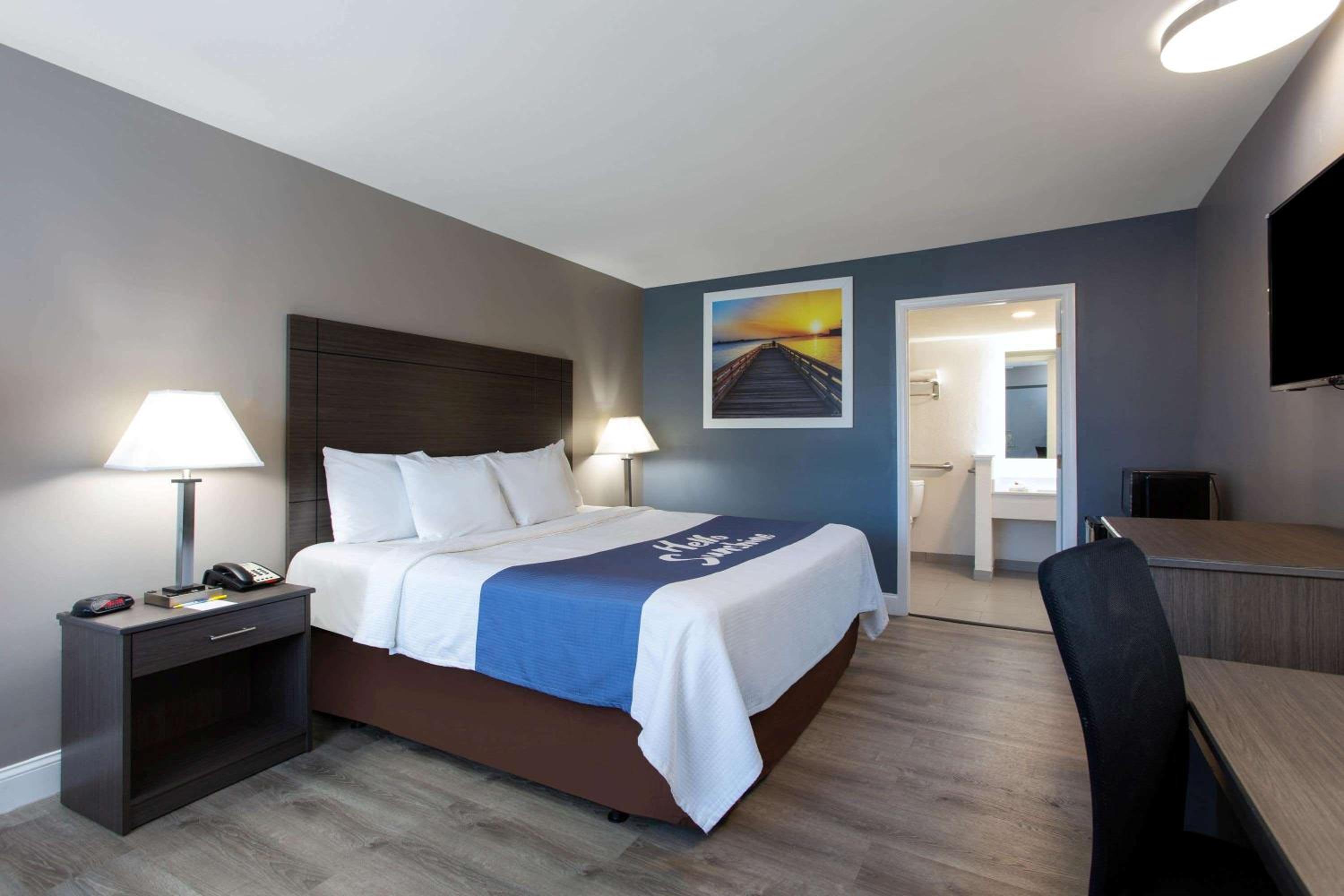 King Room - Disability Access - Non-Smoking - Photo 1