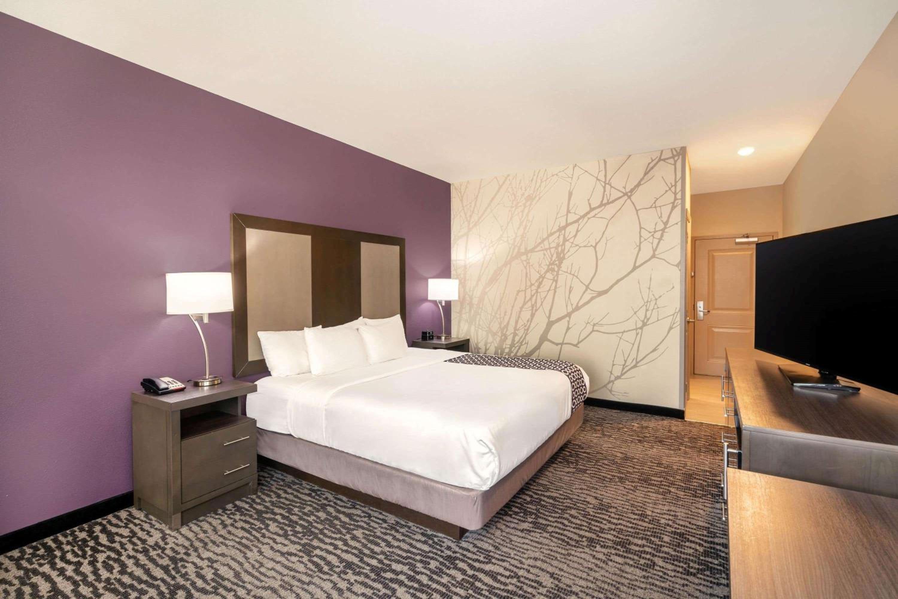 King Room - Non-Smoking photo 1