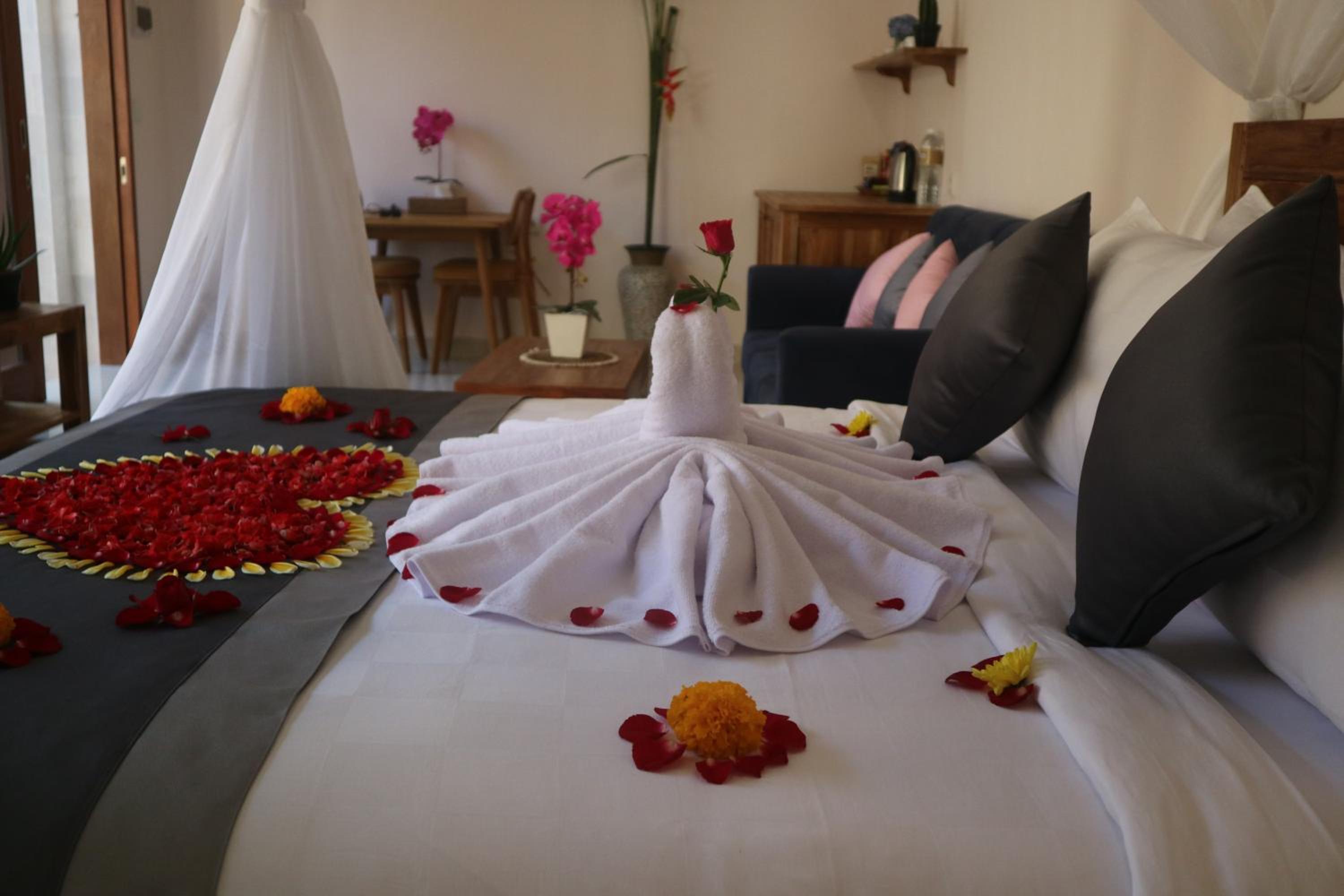 Junior Suite with Private Pool - Photo 18