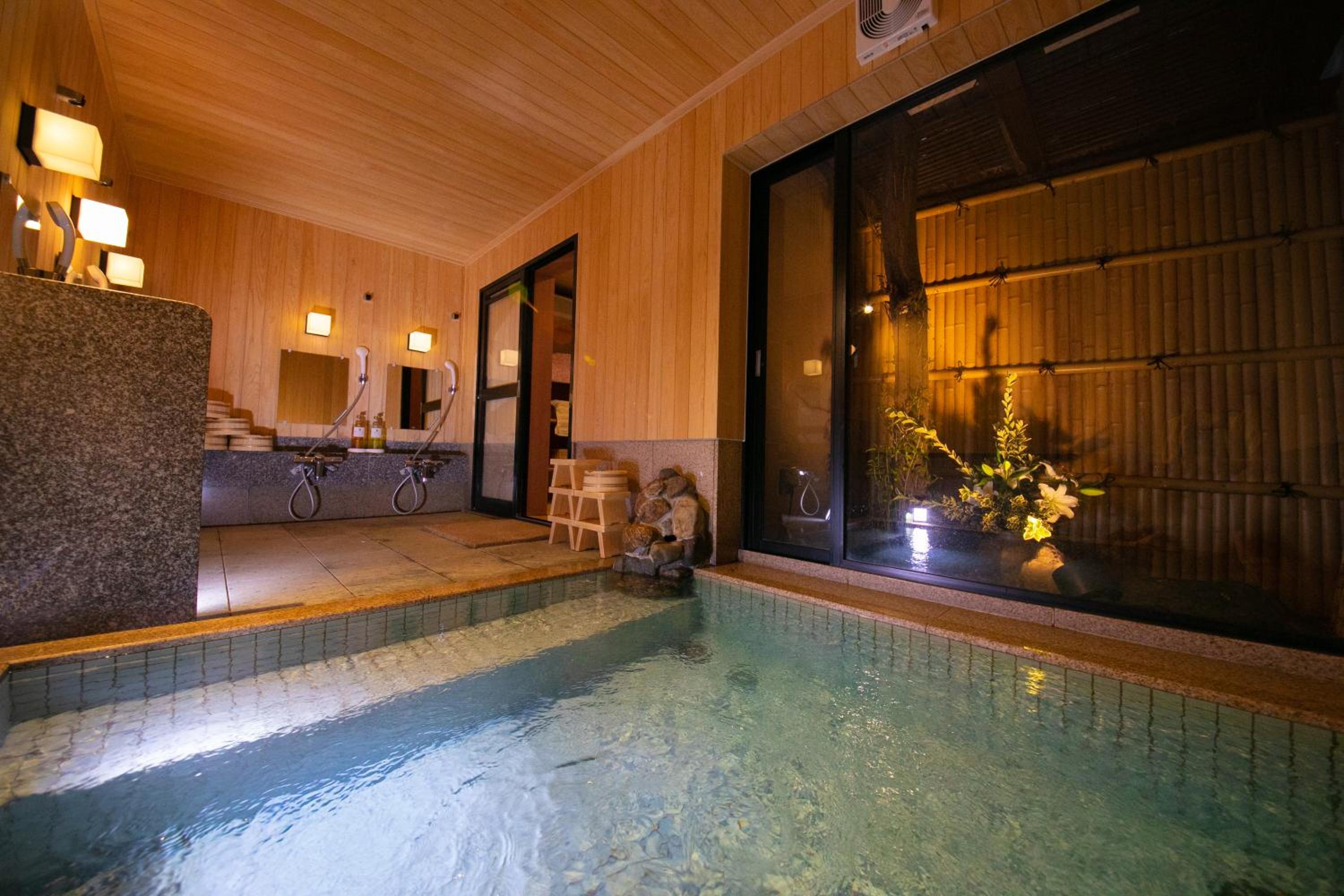 Group Room with Shared Bathroom photo 3