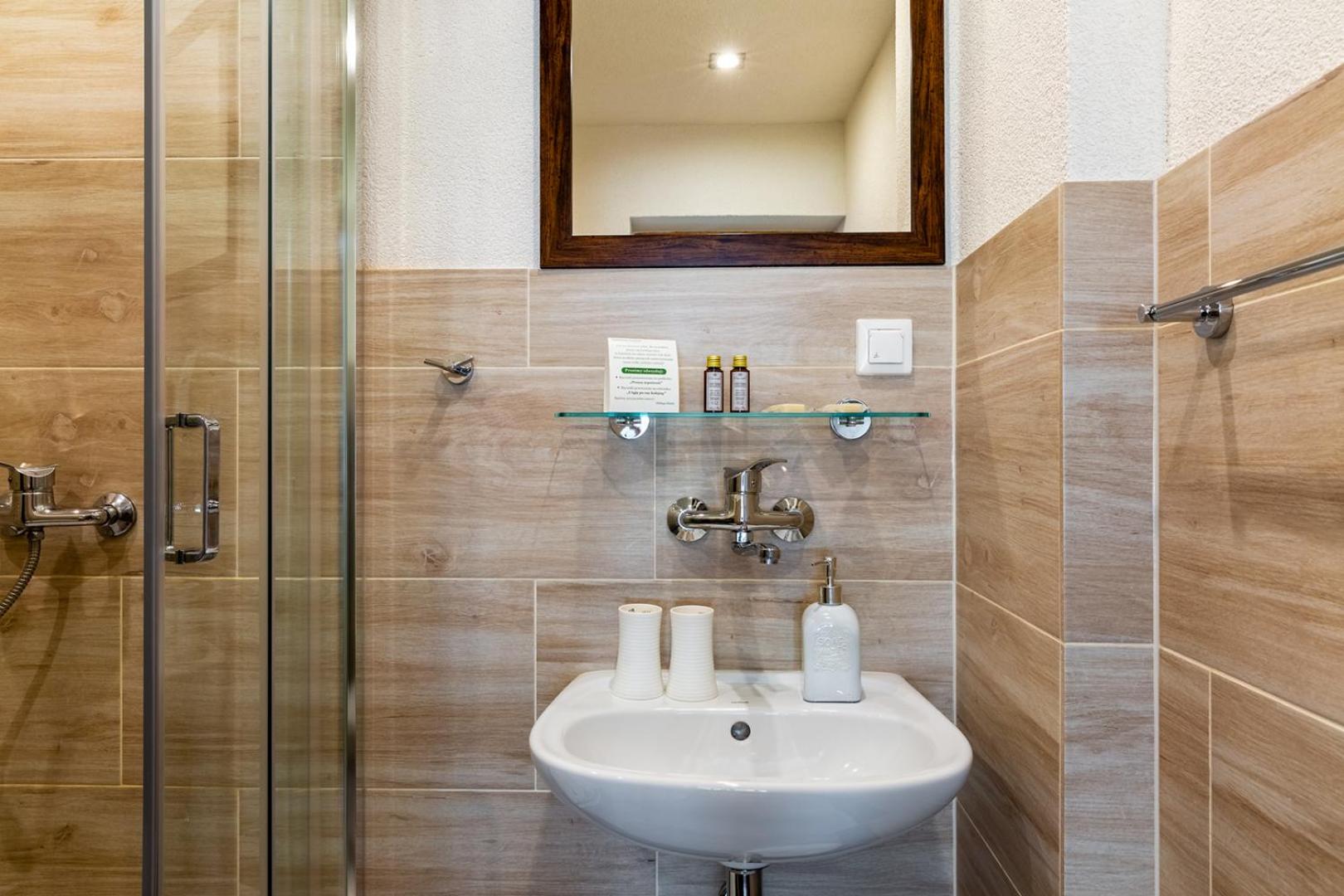 Double or Twin Room - Photo 34