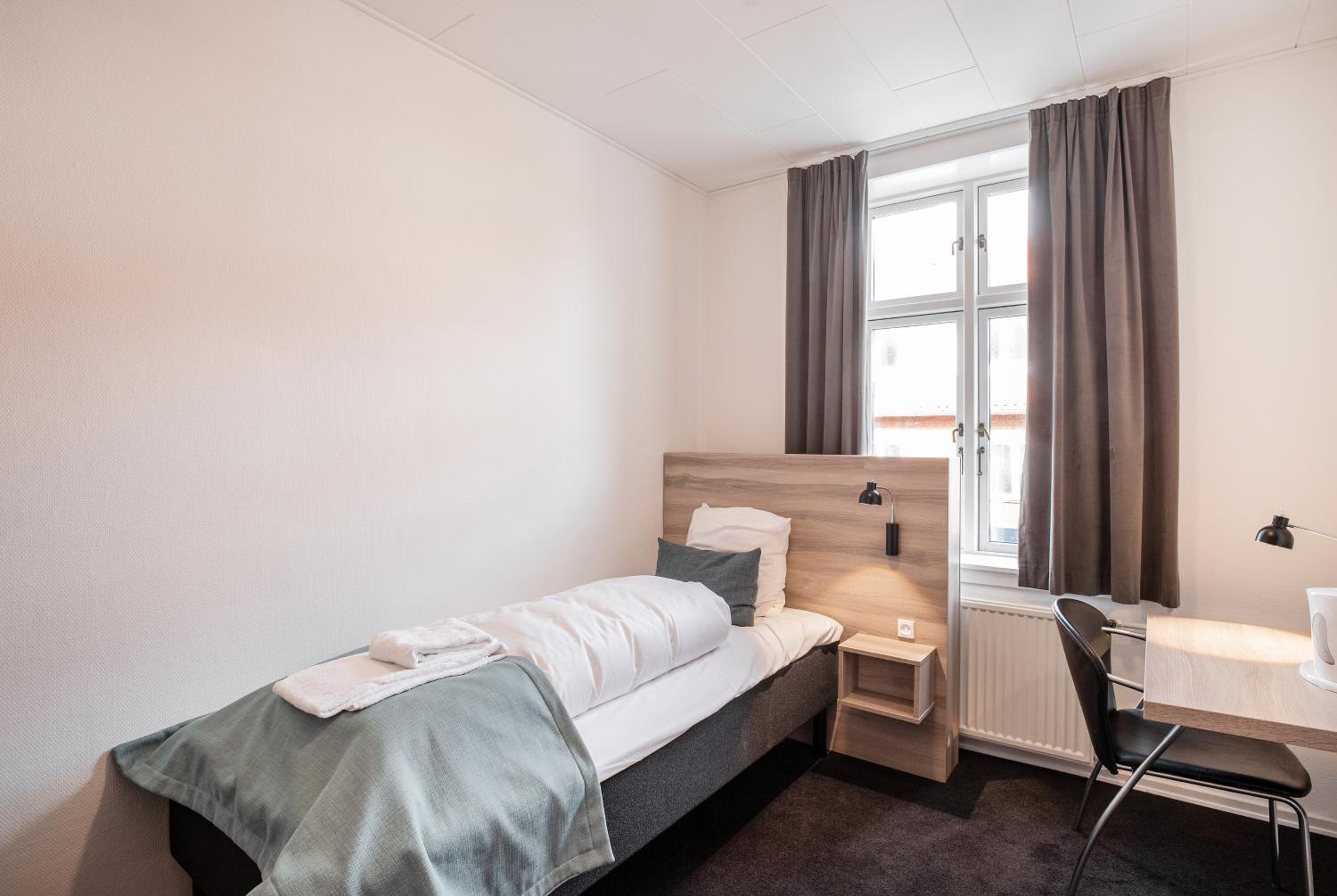 Standard Single Room thumbnail 6