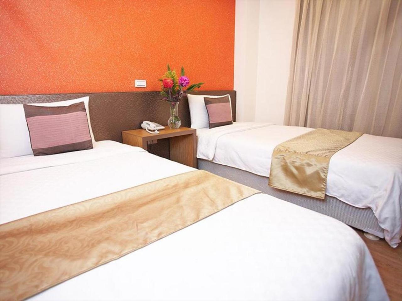 Standard Twin Room - Photo 7
