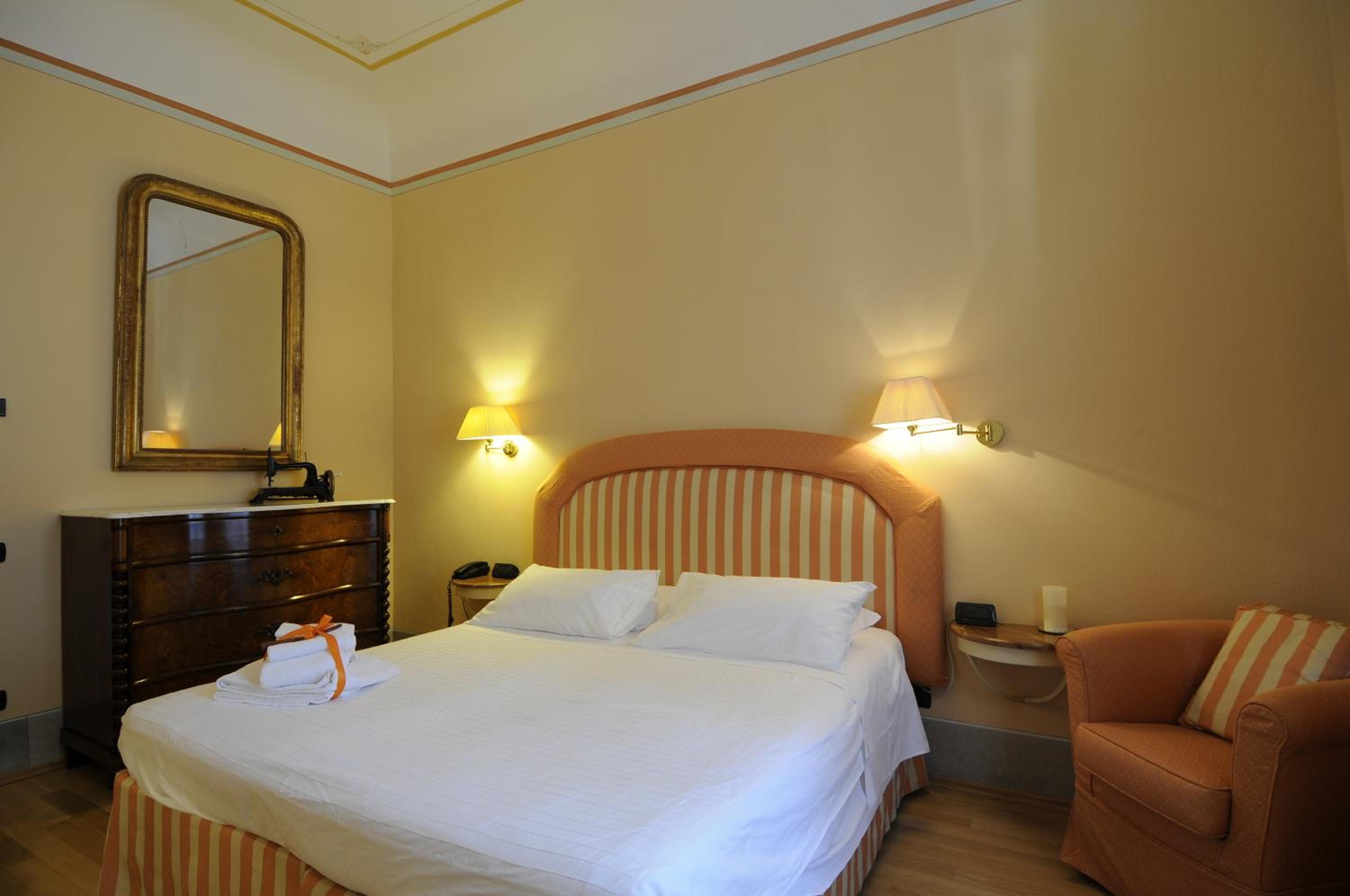 Classic Double or Twin Room - Photo 3