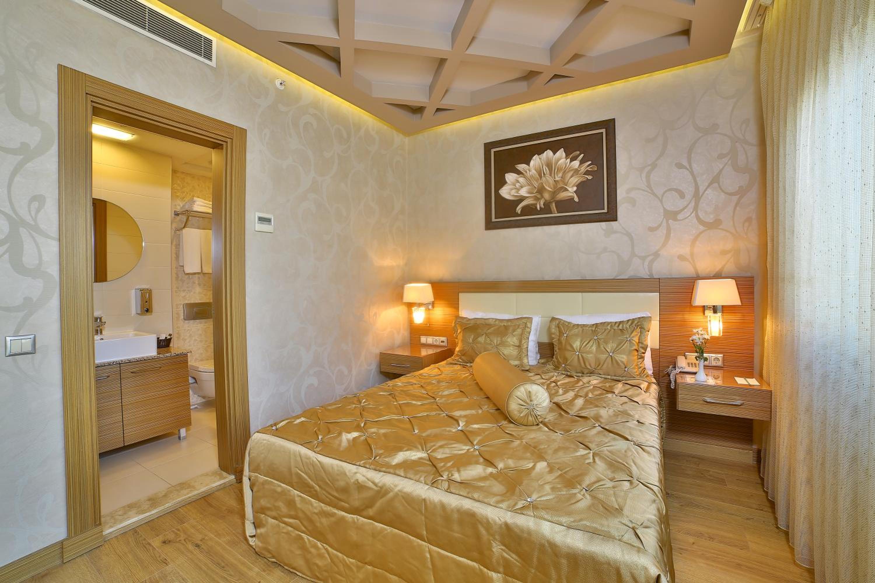 Suite With Balcony photo 3