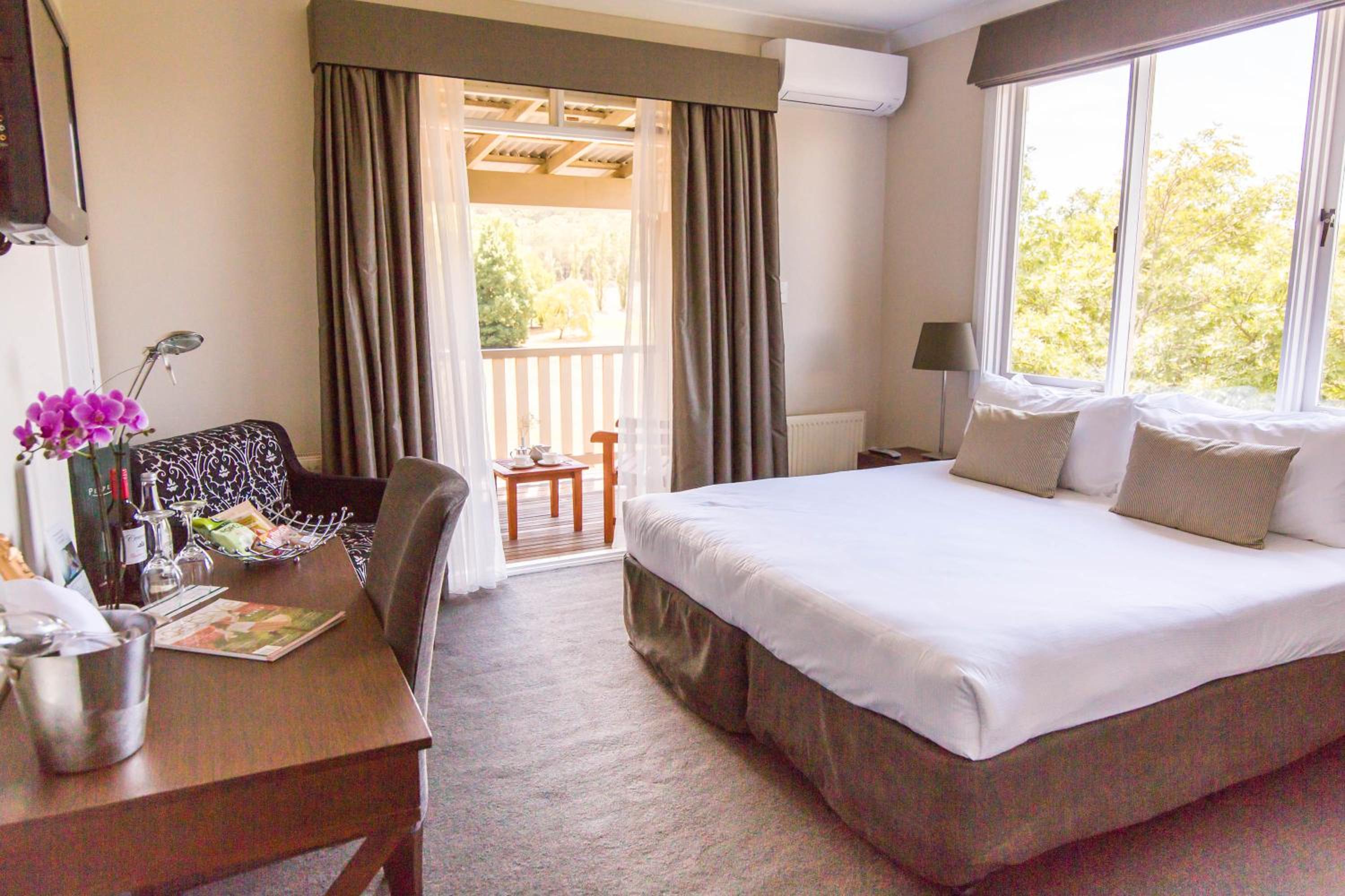 Elms Balcony Room - Photo 3