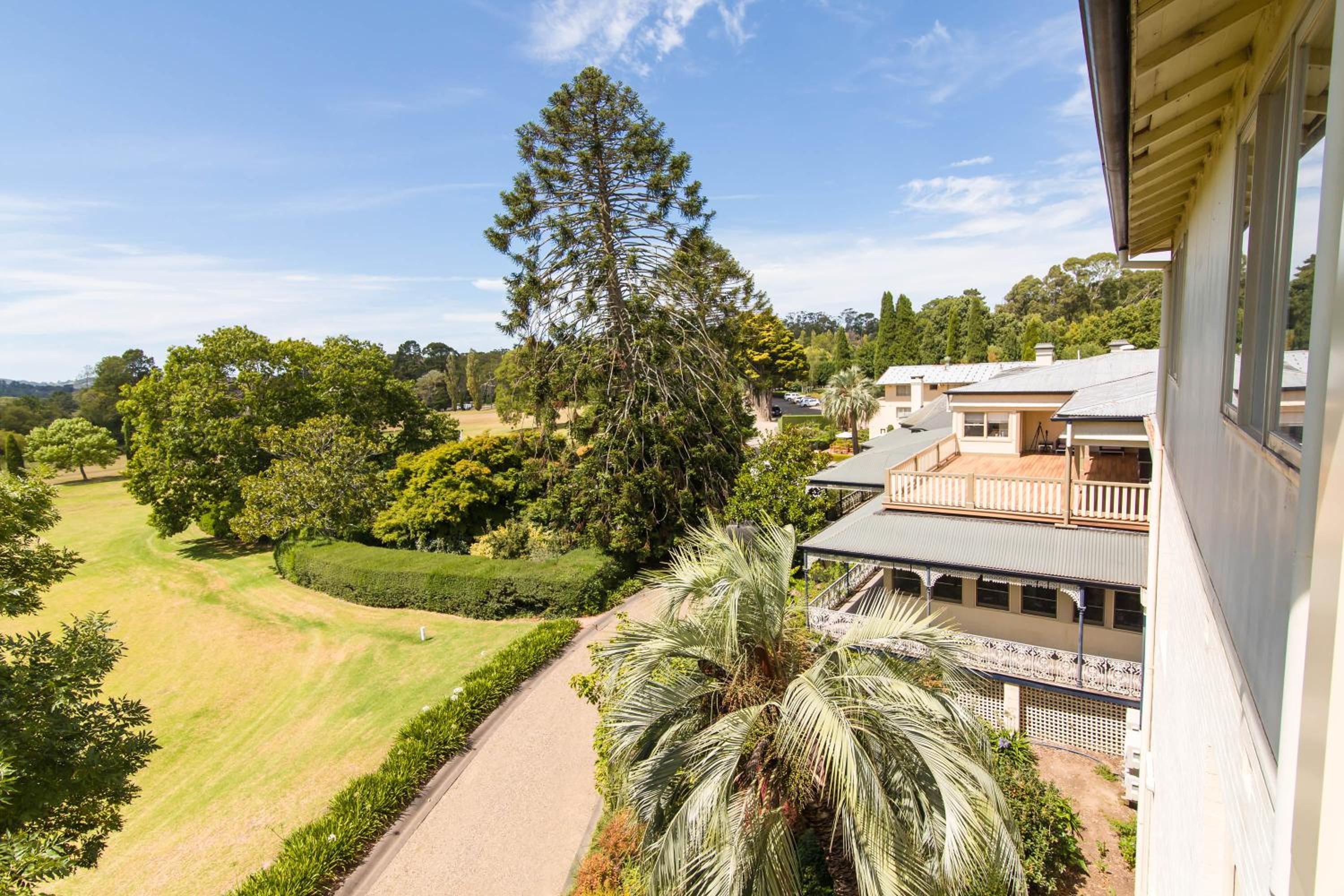 Elms Balcony Room - Photo 4