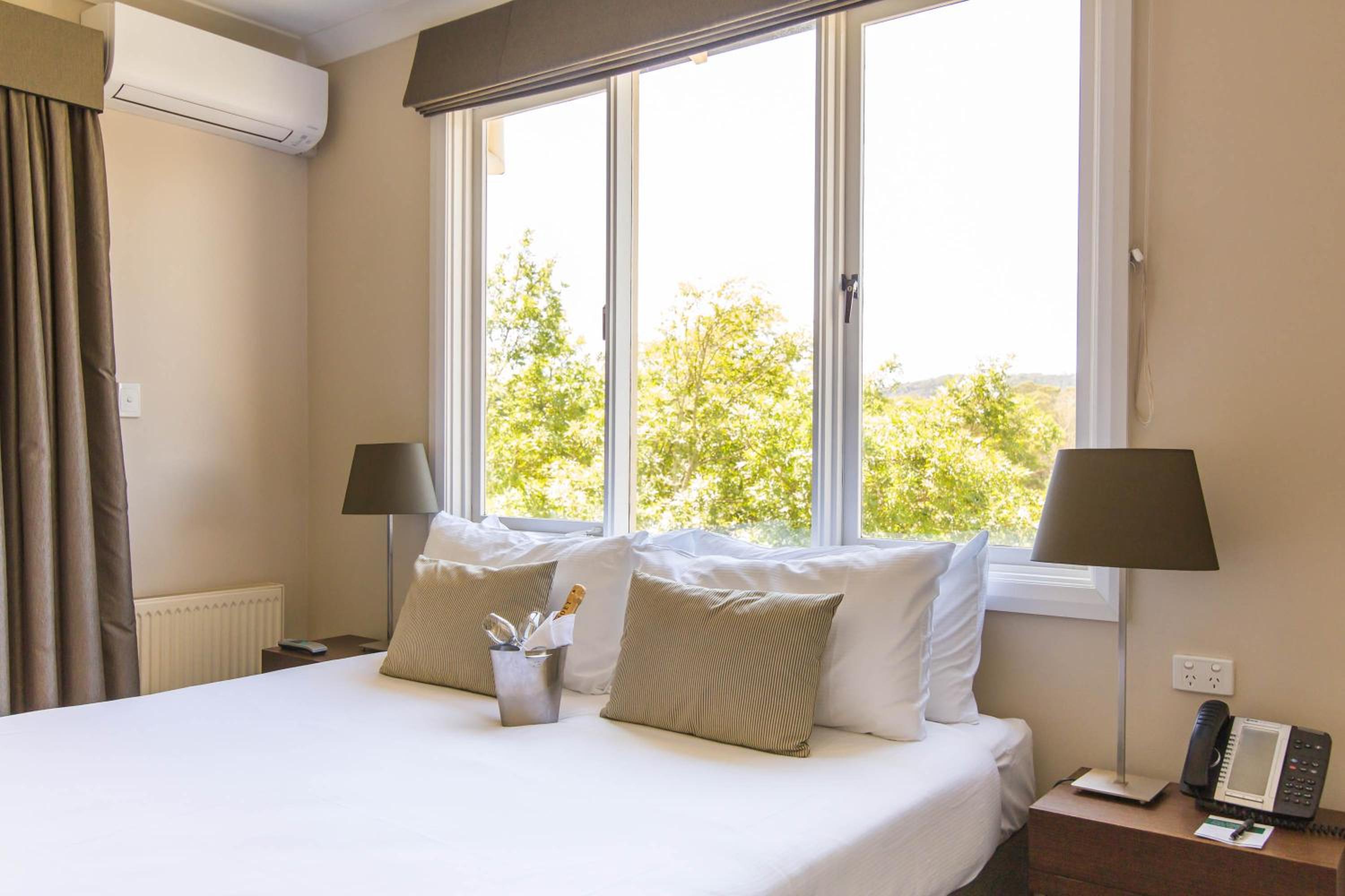 Elms Balcony Room - Photo 7