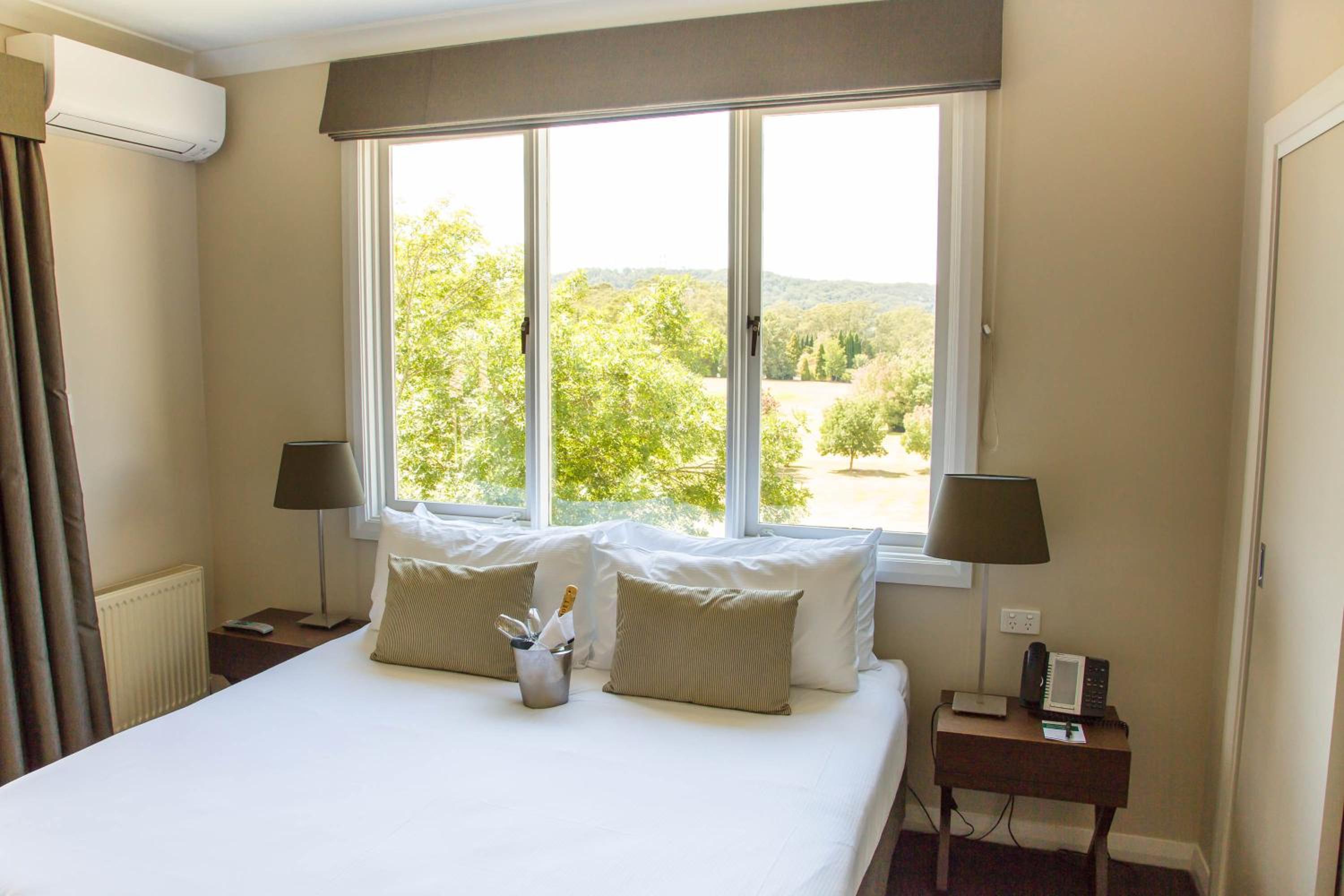 Elms Balcony Room - Photo 8