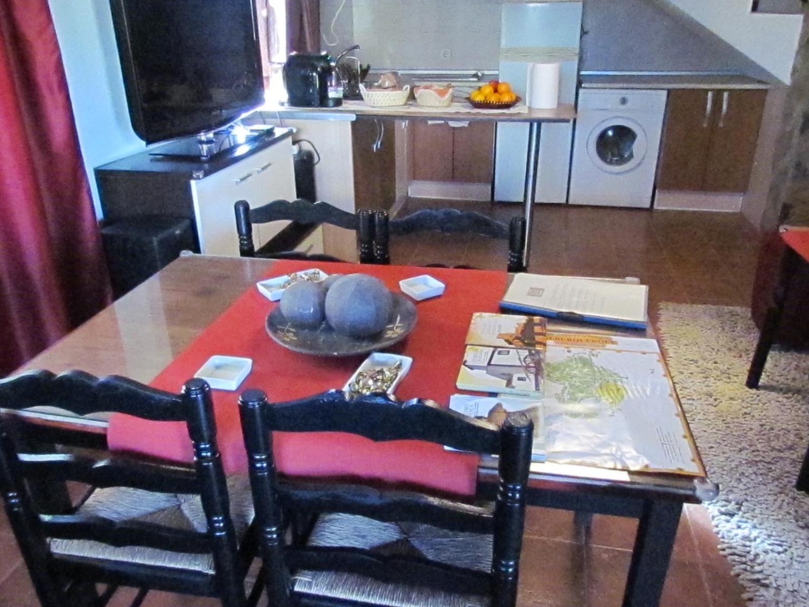 Apartment with Terrace - Photo 7