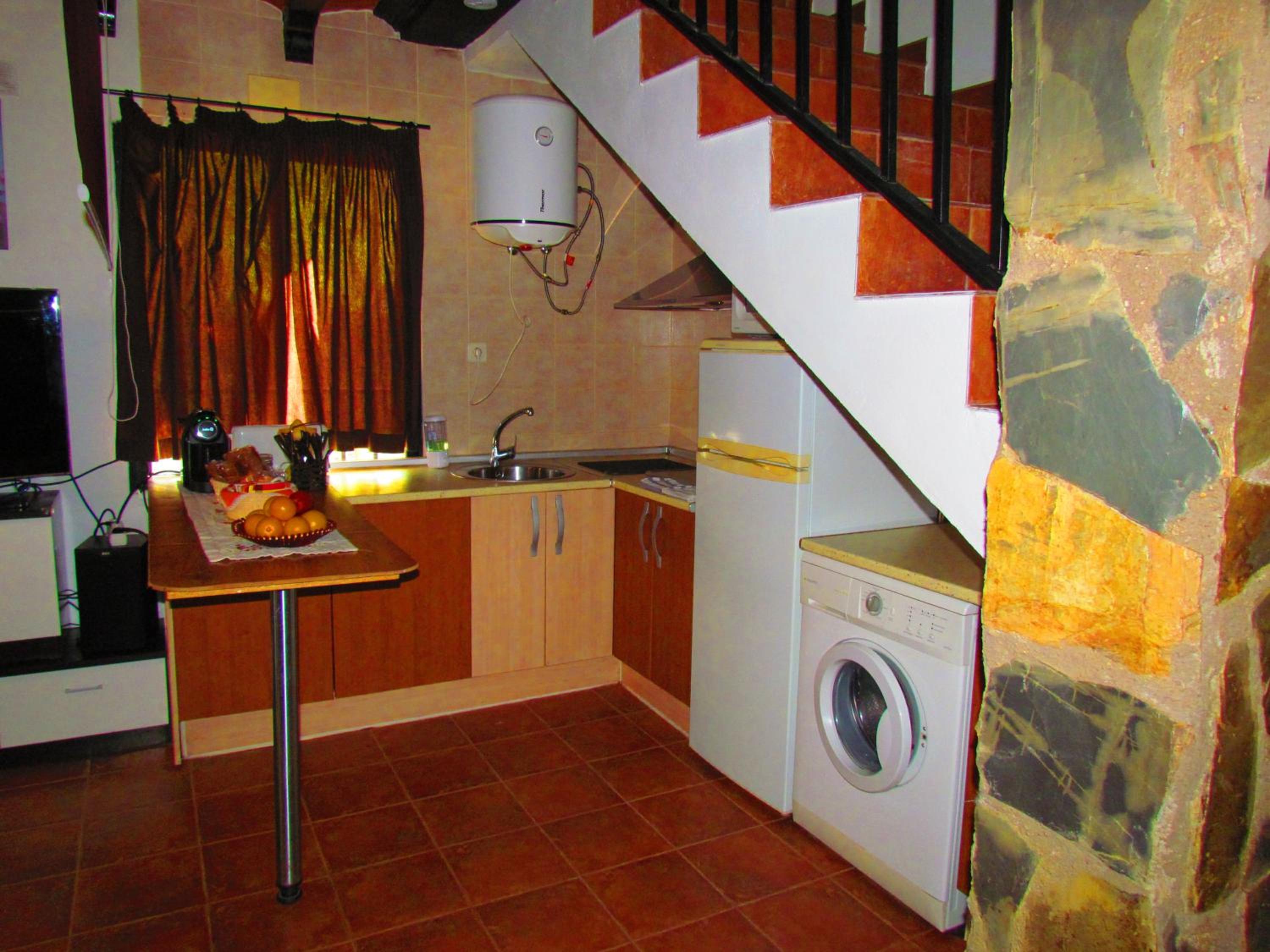 Apartment with Terrace - Photo 17