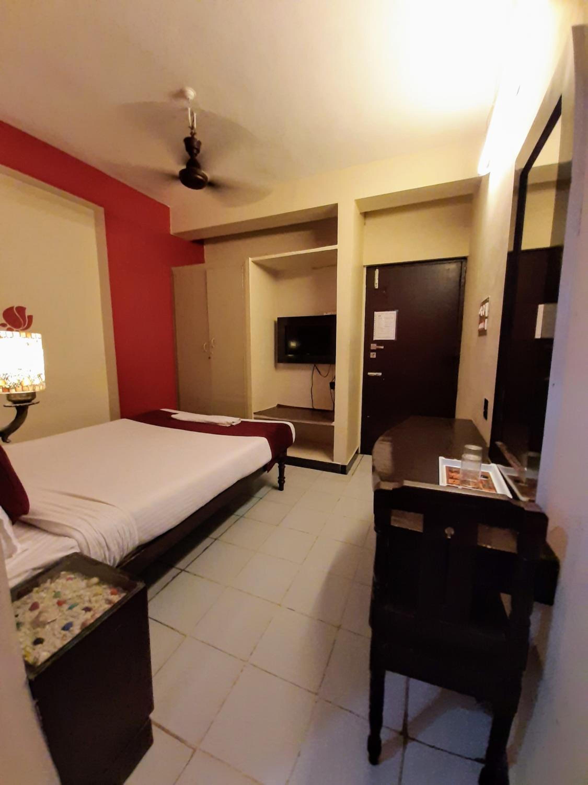 Budget Double Room - Photo 4