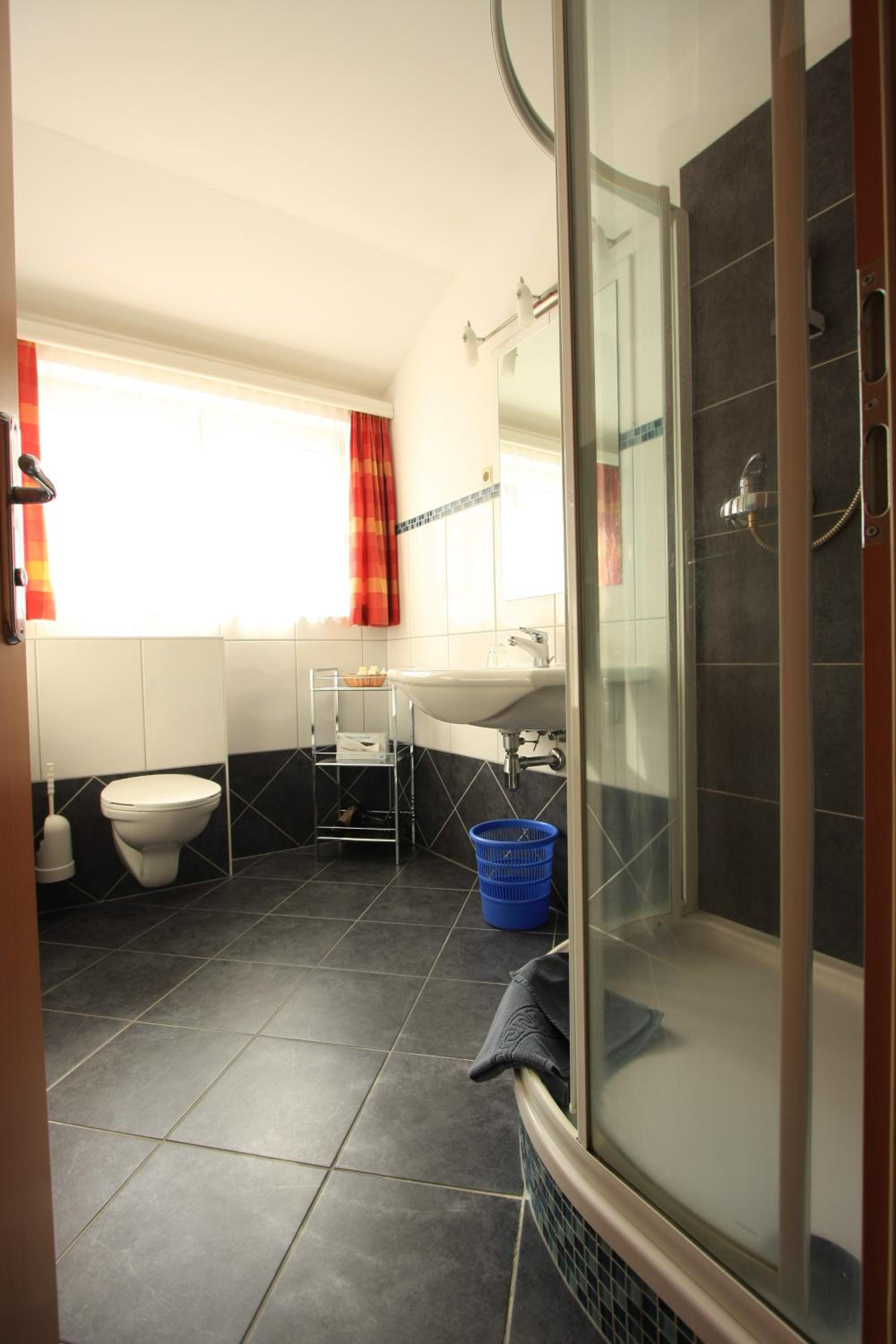 One-Bedroom Apartment with Balcony photo 2