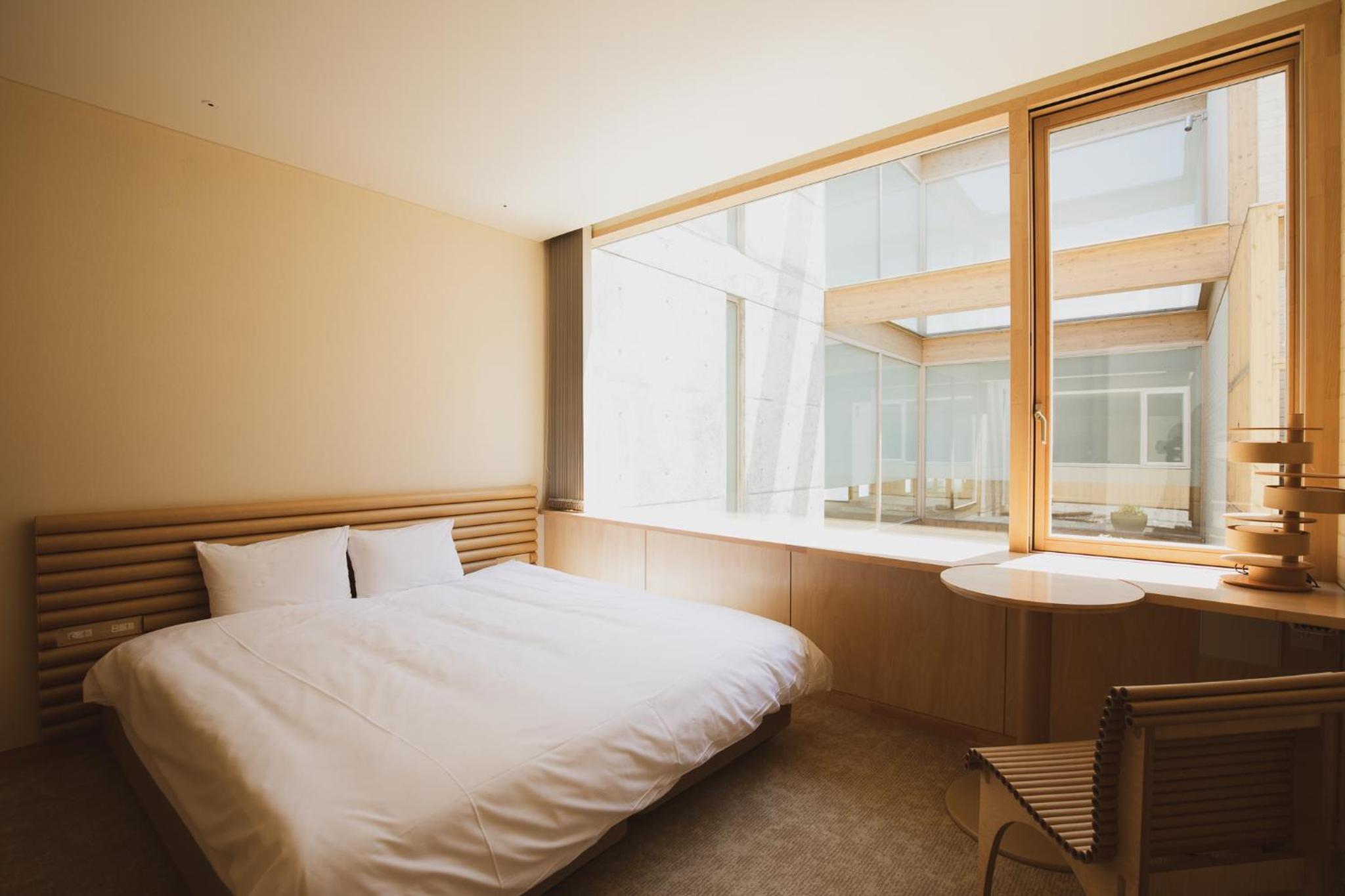 Large Double Room - Photo 2