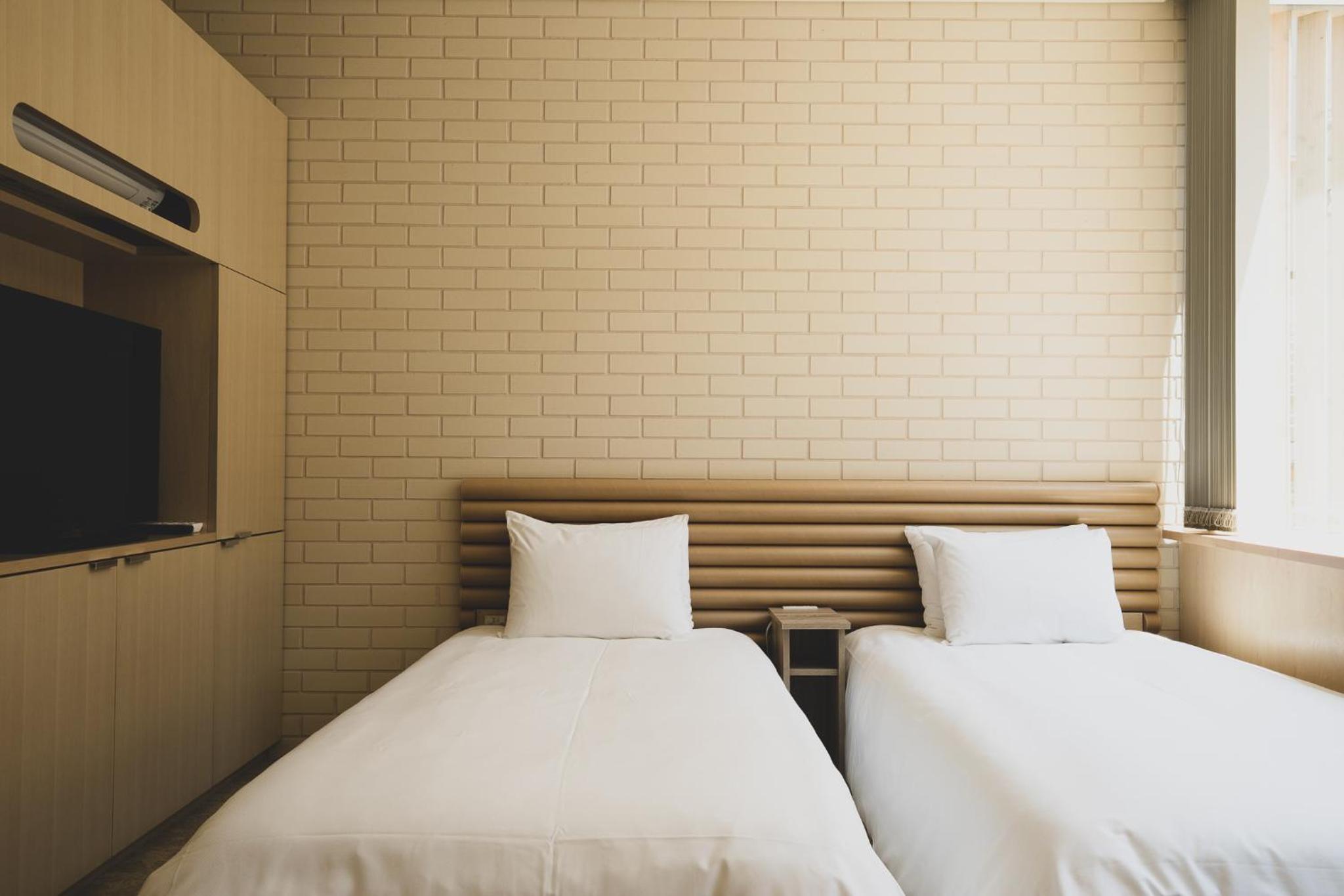 Twin Room - Photo 3