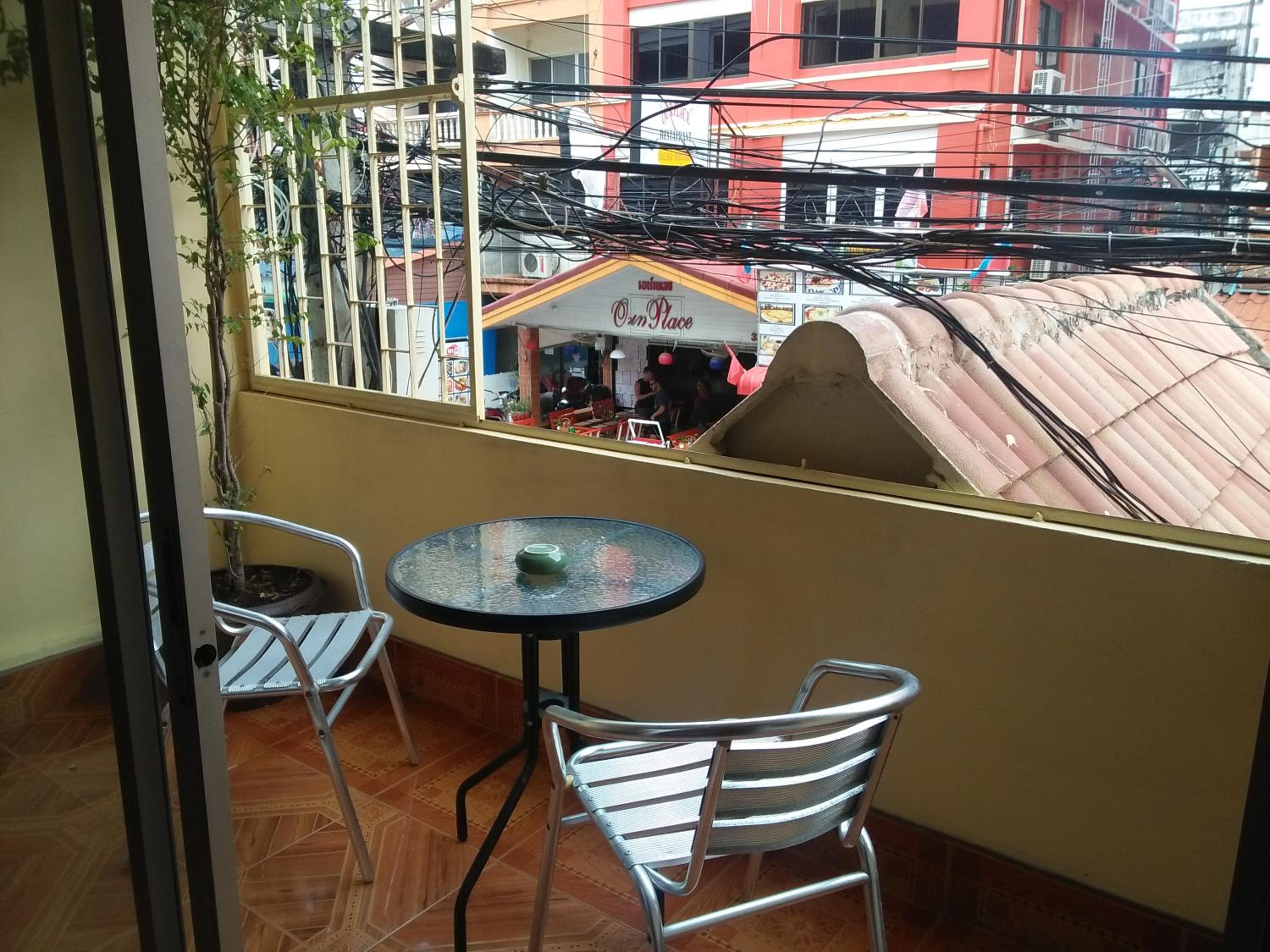 Deluxe Double Room with Balcony - Photo 10