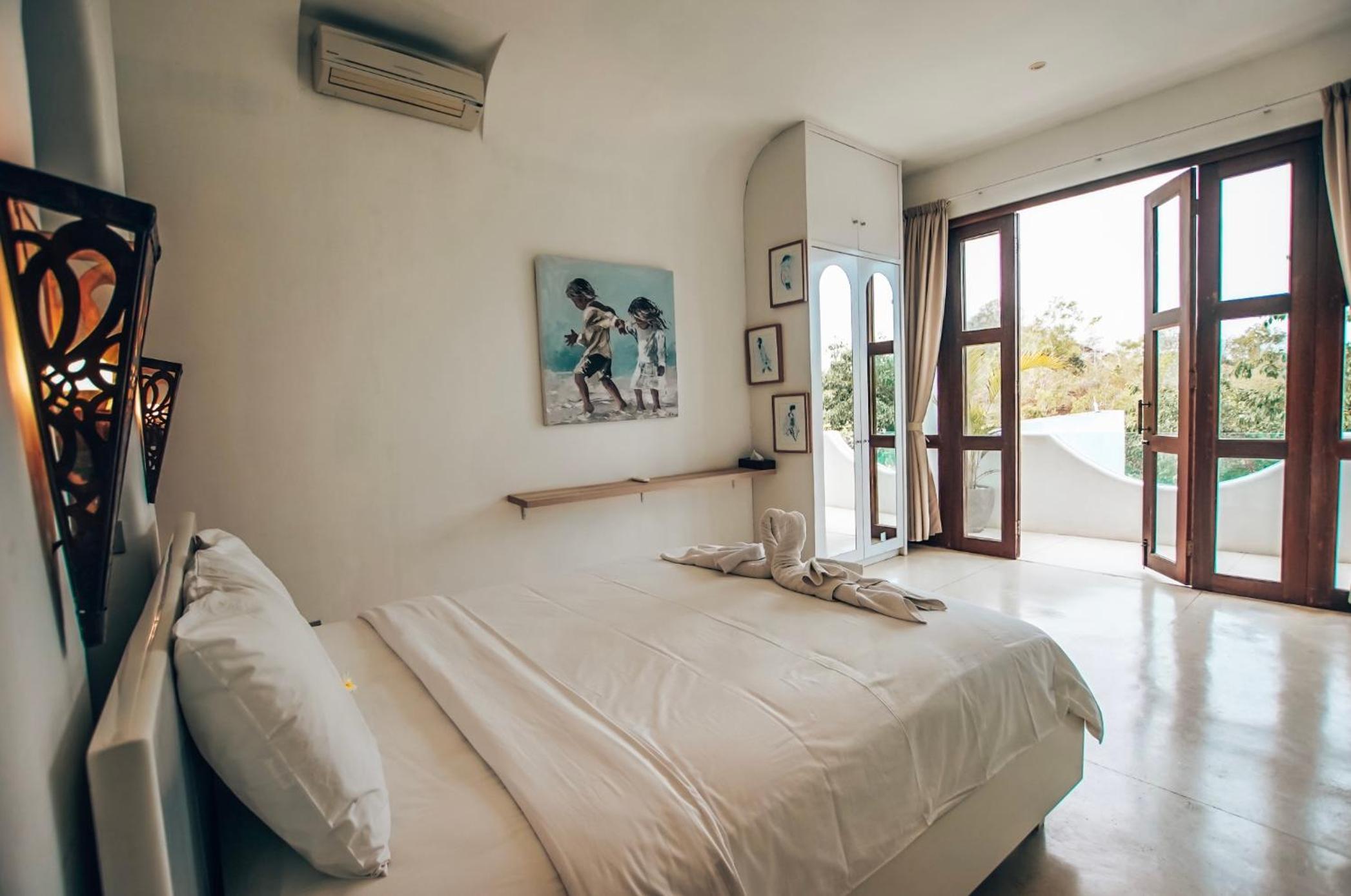 Three-Bedroom Villa - Photo 6