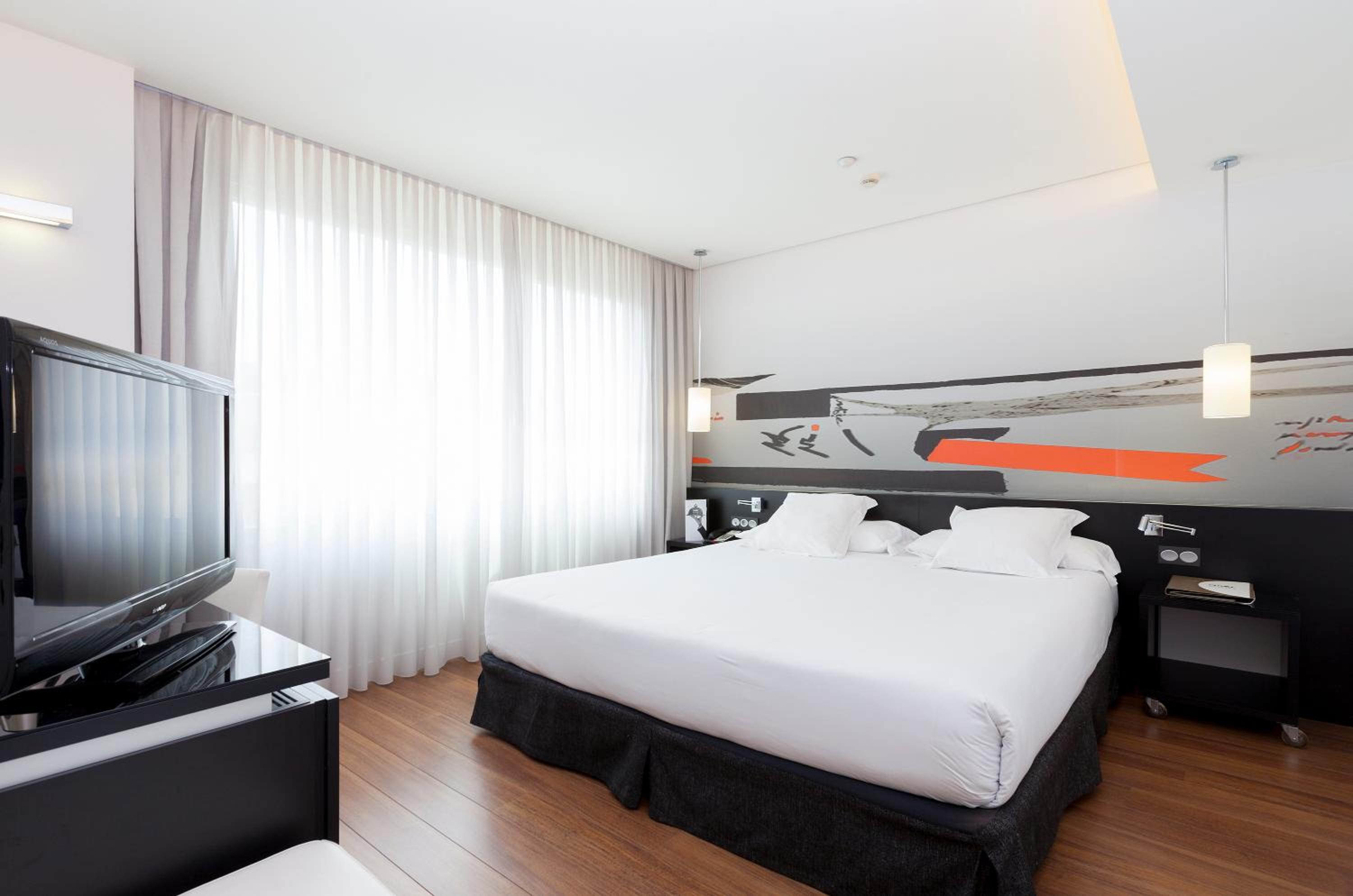  Executive Double or Twin Room with free airport shuttle - Photo 3