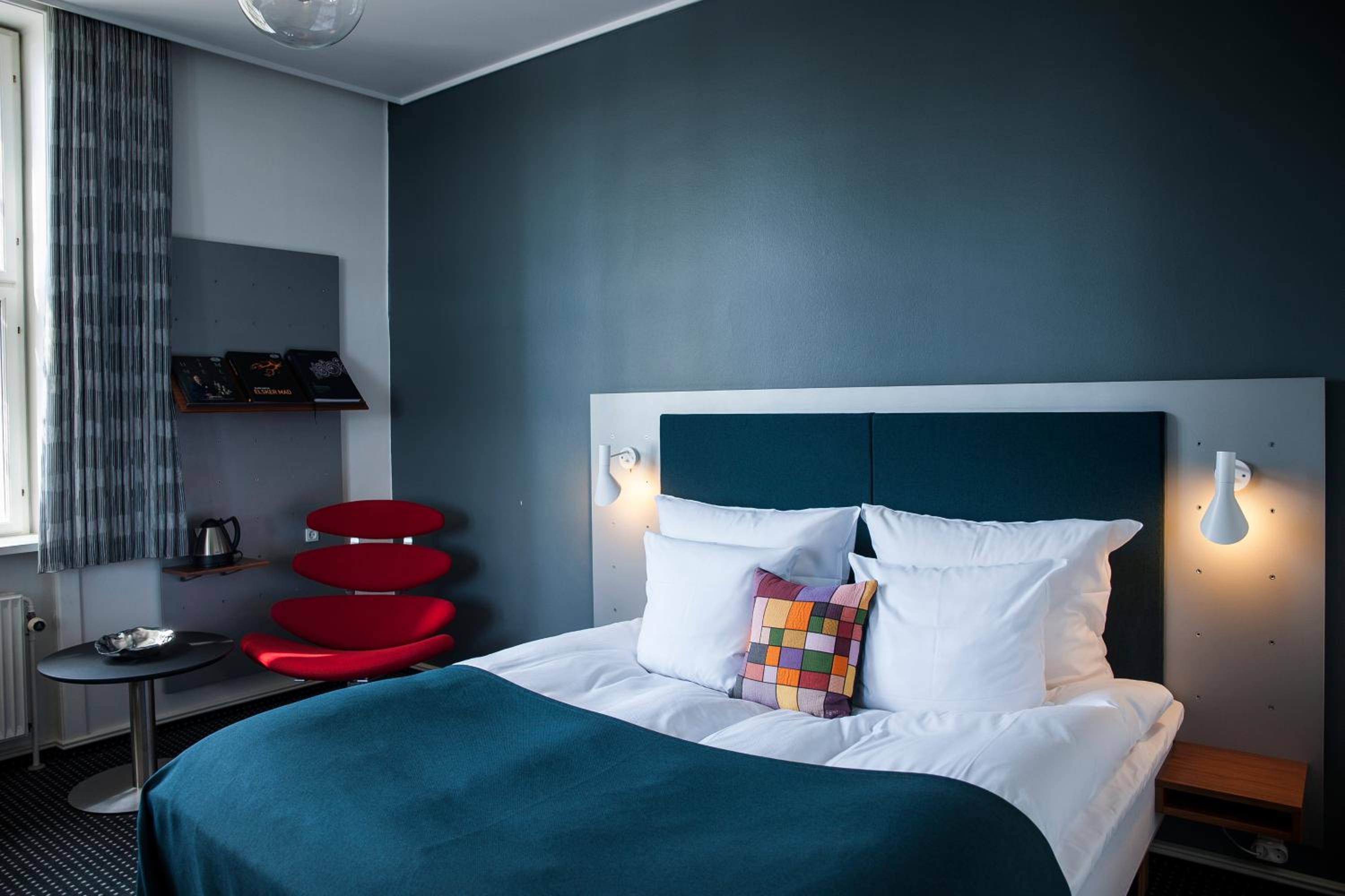Junior Suite with Balcony - Photo 3